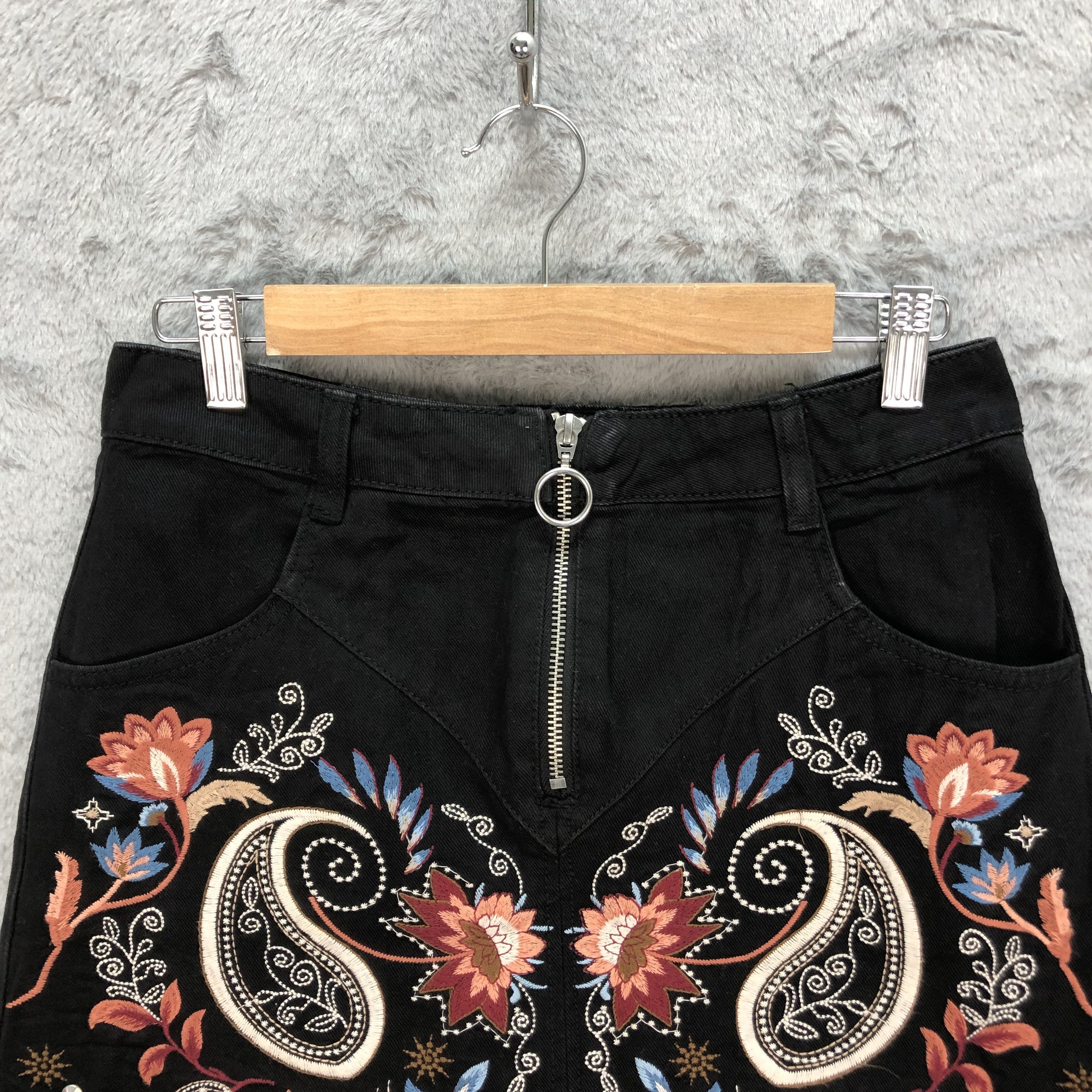 Japanese Brand STRADIVARIUS EMBROIDERY FLORAL DENIM SKIRTS #6073-216 Size 29" - 2 Thumbnail