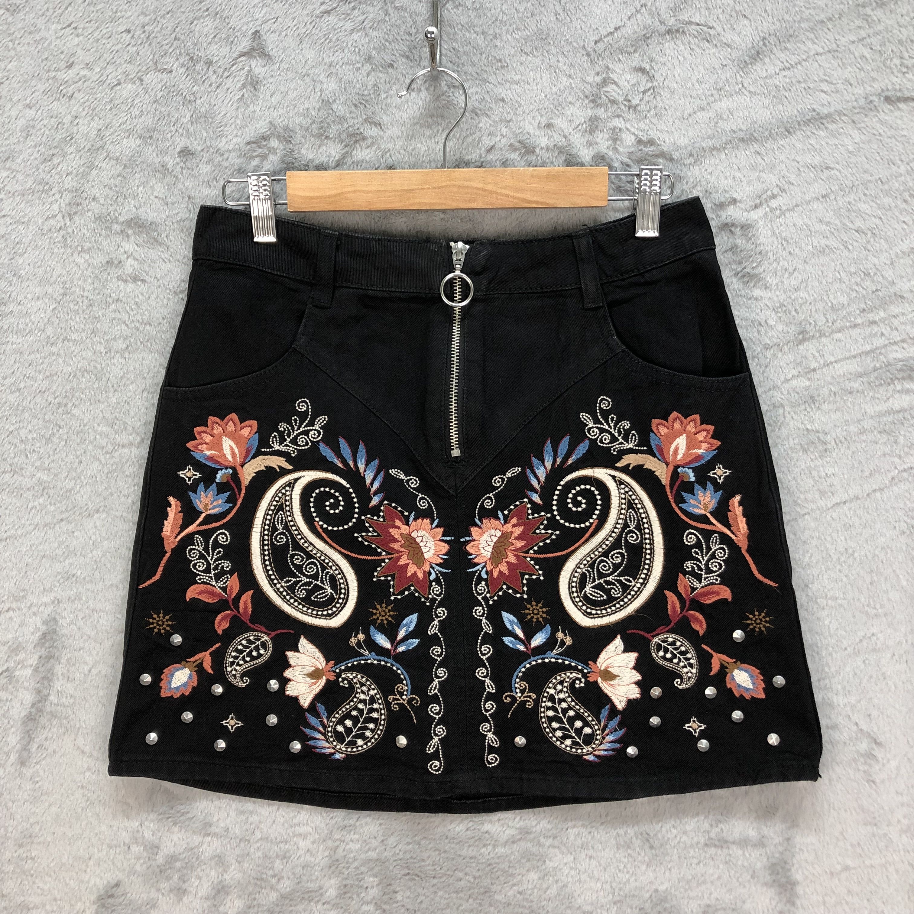 Japanese Brand STRADIVARIUS EMBROIDERY FLORAL DENIM SKIRTS #6073-216 Size 29" - 1 Thumbnail