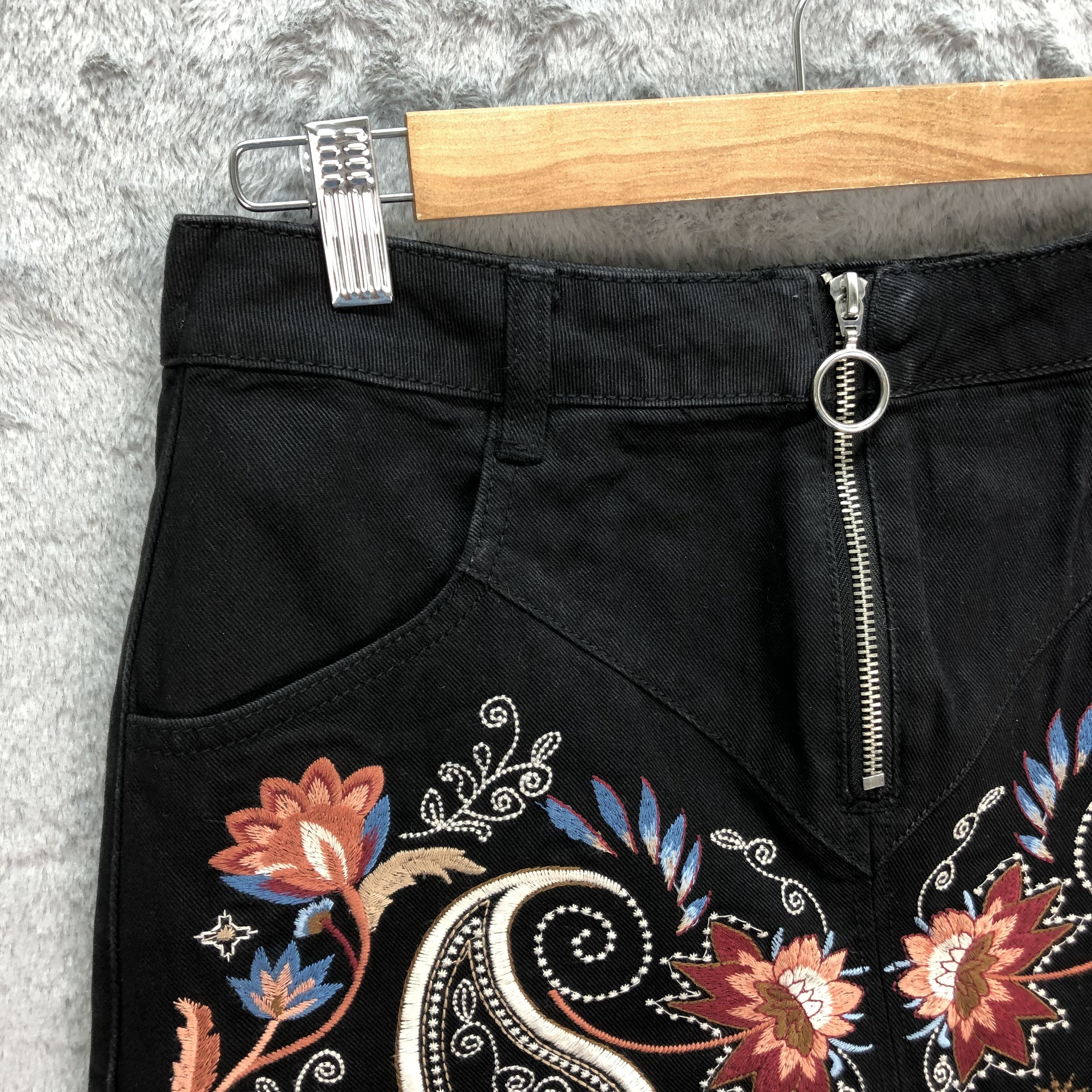 Japanese Brand STRADIVARIUS EMBROIDERY FLORAL DENIM SKIRTS #6073-216 Size 29" - 3 Thumbnail