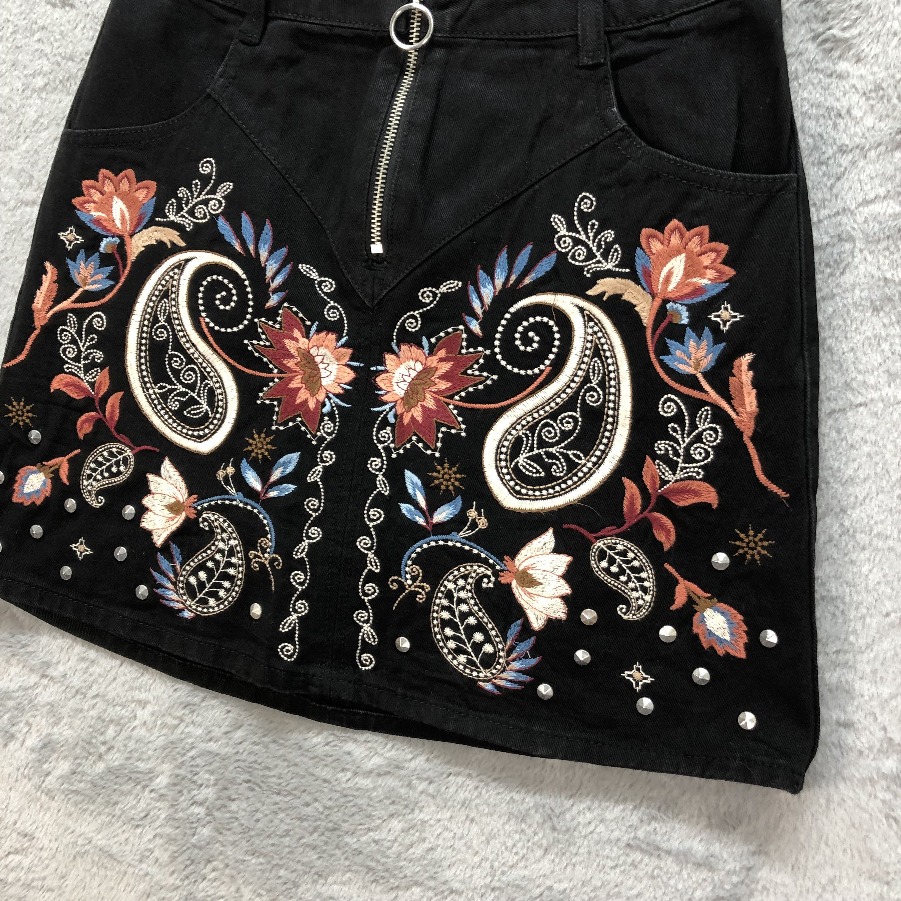 Japanese Brand STRADIVARIUS EMBROIDERY FLORAL DENIM SKIRTS #6073-216 Size 29" - 5 Thumbnail