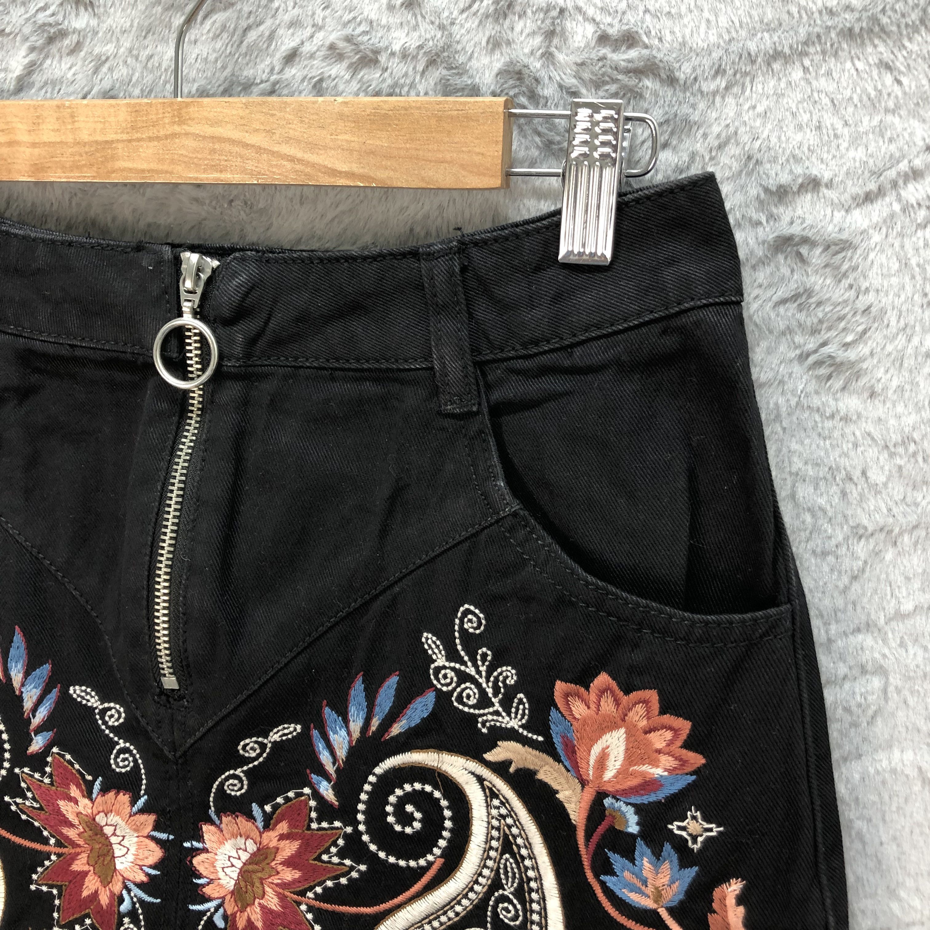 Japanese Brand STRADIVARIUS EMBROIDERY FLORAL DENIM SKIRTS #6073-216 Size 29" - 4 Thumbnail
