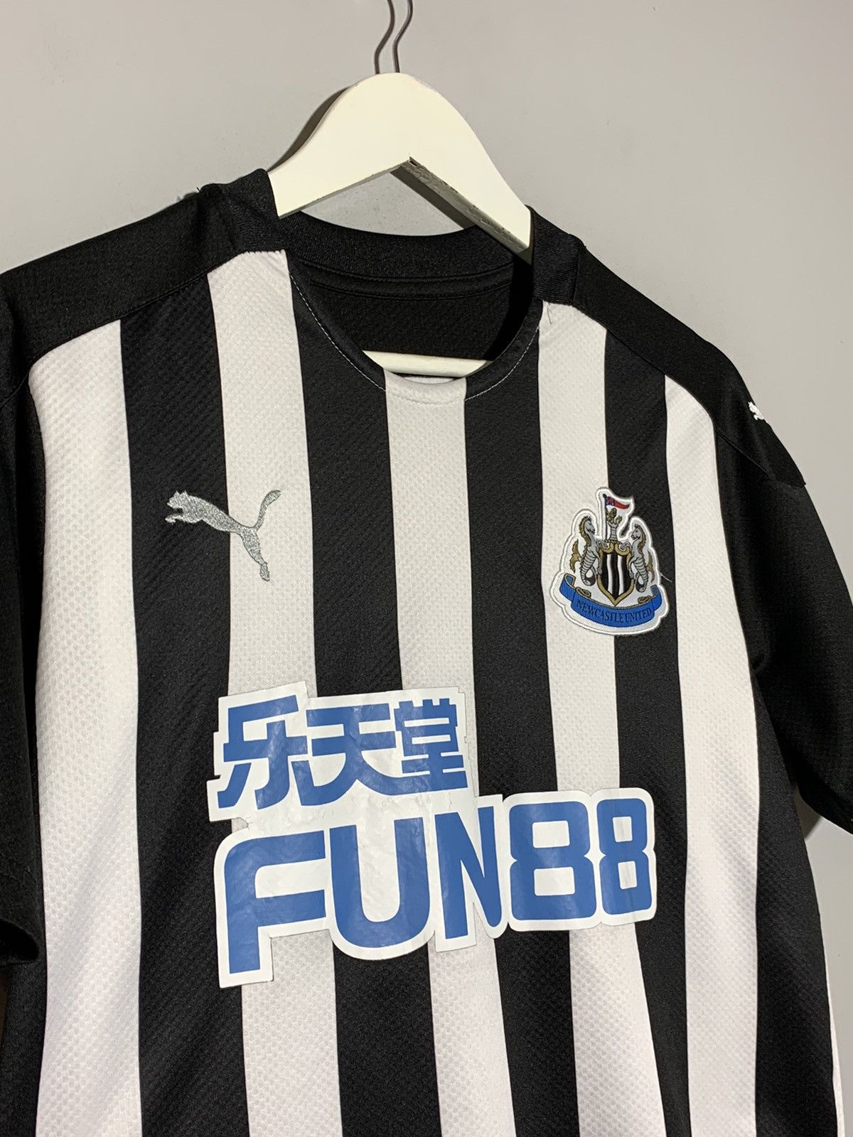 Puma Puma Newcastle United 2017/18 Y2k Streetwear Football Shirt Size US S / EU 44-46 / 1 - 3 Thumbnail