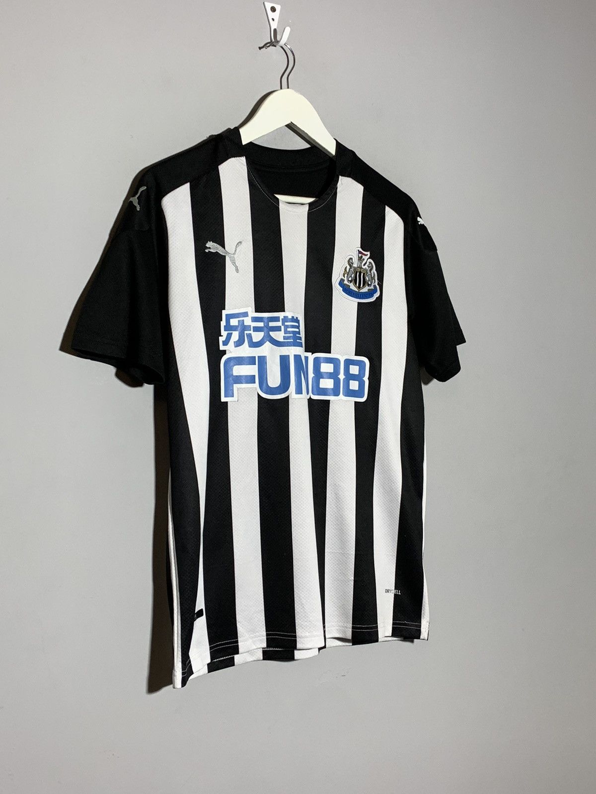 Puma Puma Newcastle United 2017/18 Y2k Streetwear Football Shirt Size US S / EU 44-46 / 1 - 2 Thumbnail