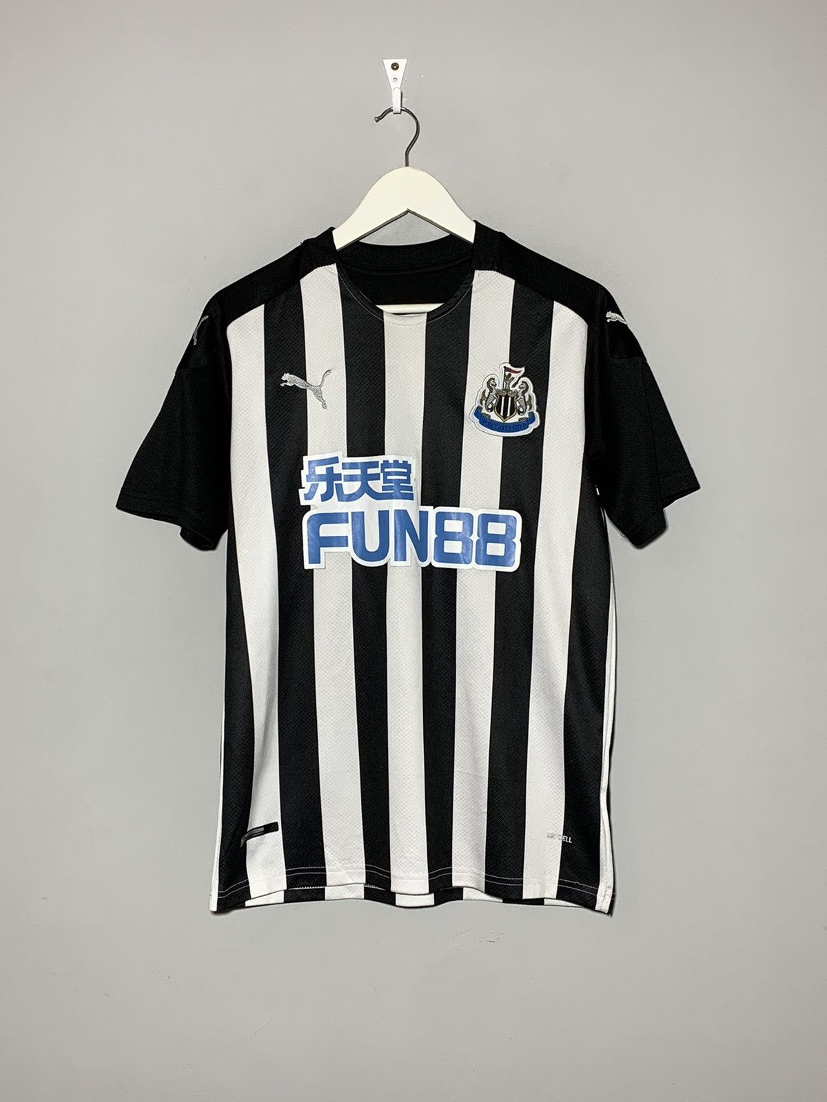 Puma Puma Newcastle United 2017/18 Y2k Streetwear Football Shirt Size US S / EU 44-46 / 1 - 1 Thumbnail