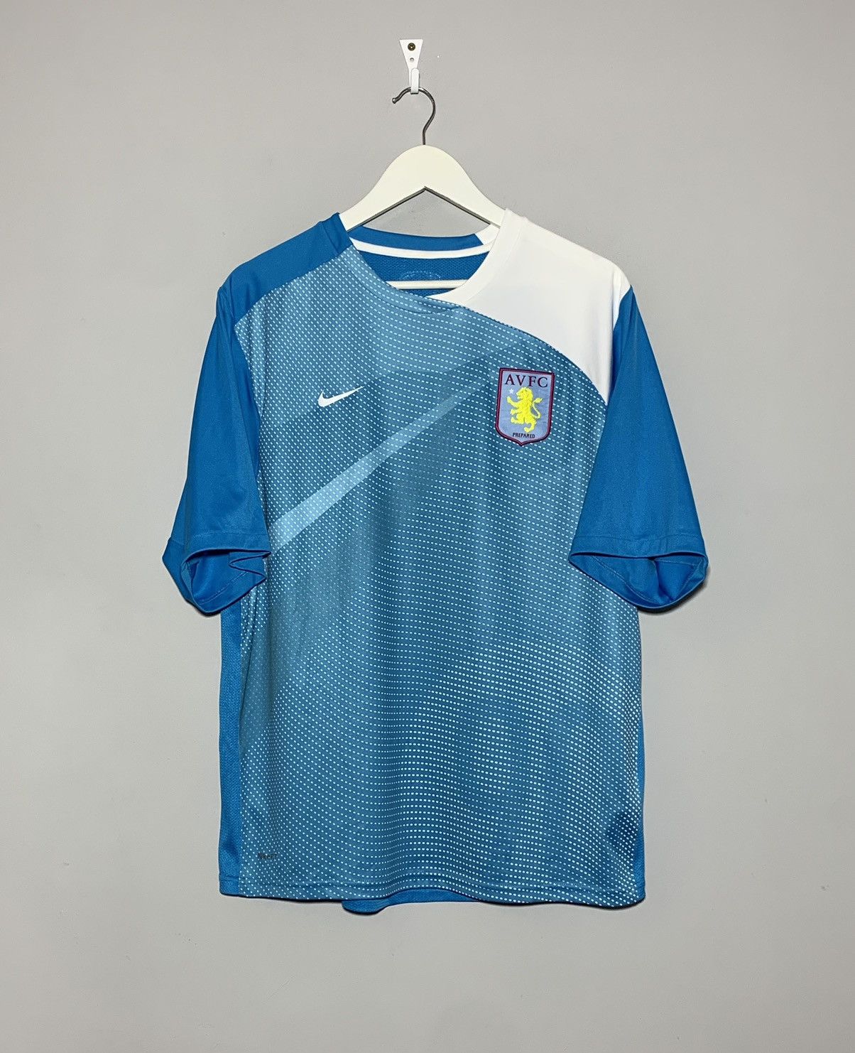 Nike Aston Villa Nike Y2k Streetwear Football Shirt Size US L / EU 52-54 / 3 - 1 Thumbnail