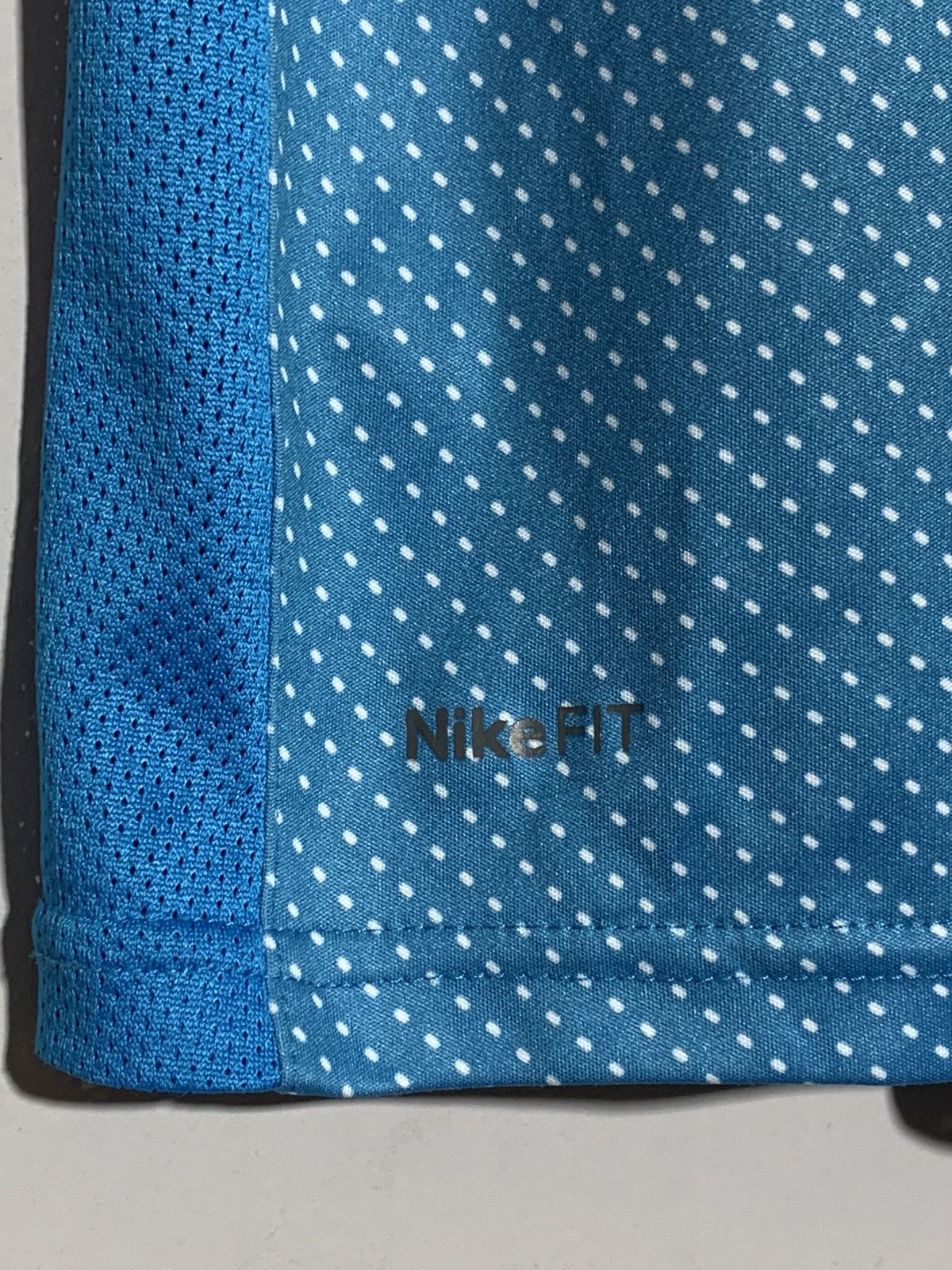 Nike Aston Villa Nike Y2k Streetwear Football Shirt Size US L / EU 52-54 / 3 - 5 Thumbnail