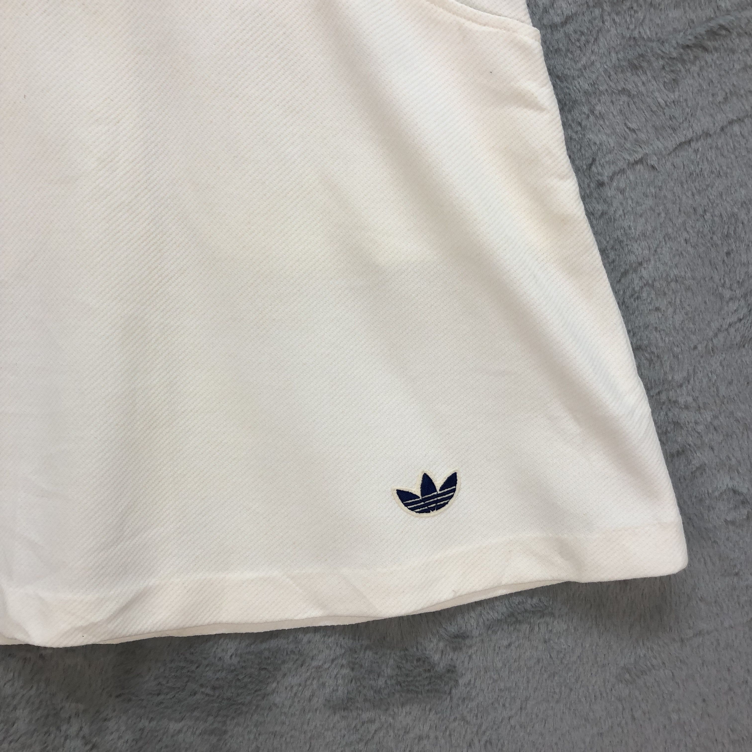 Adidas VINTAGE ADIDAS TREFOIL WHITE MINI SKIRTS #6082-216 Size 26" / US 2 / IT 38 - 3 Thumbnail