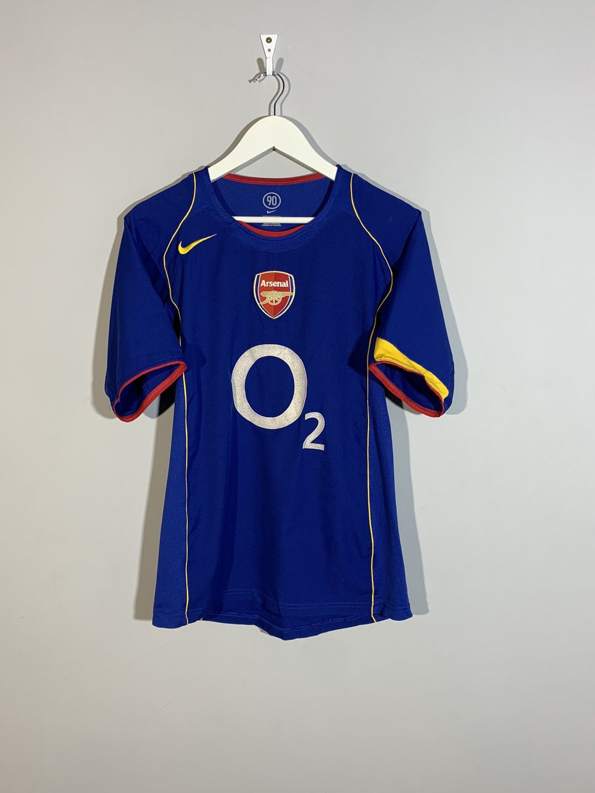 image of Arsenal 2004/05 Nike Vintage Y2K Streetwear Football Shirt in Blue, Men's (Size Small)