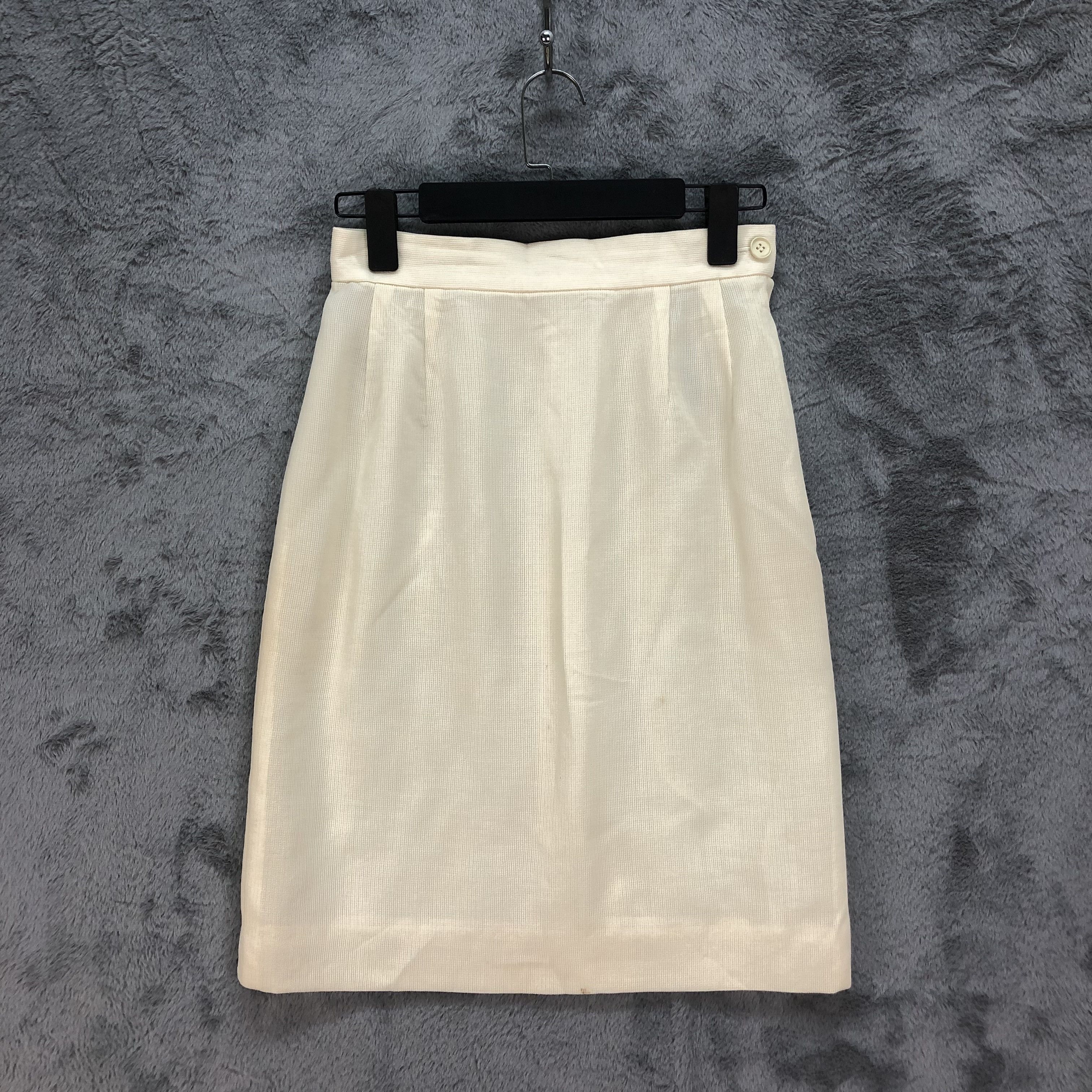 Yves Saint Laurent VINTAGE YVES SAINT LAURENT SKIRT #4809-171 Size 26" / US 2 / IT 38 - 1 Thumbnail