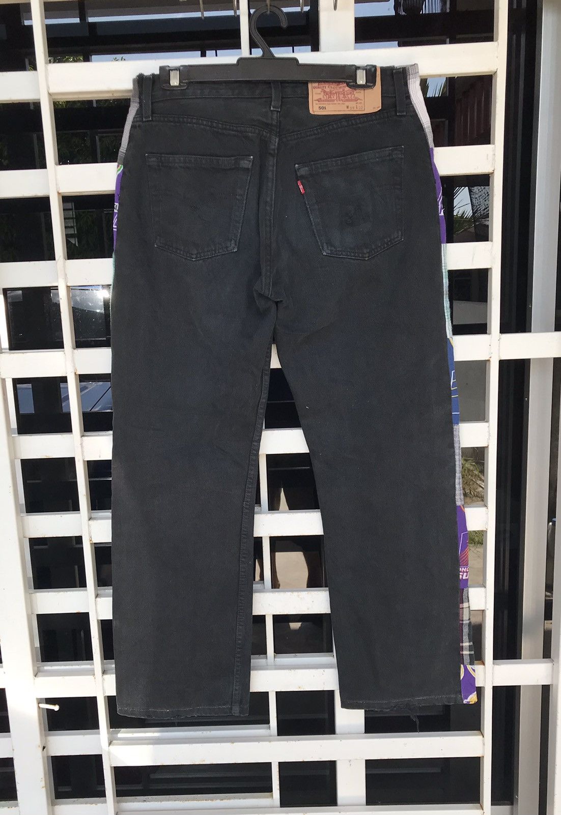 Levi's Vintage Clothing × NBA Vtg Levi’s 501 Super Black Custom Denim L.A Lakes Size 30 Size US 30 / EU 46 - 4 Thumbnail