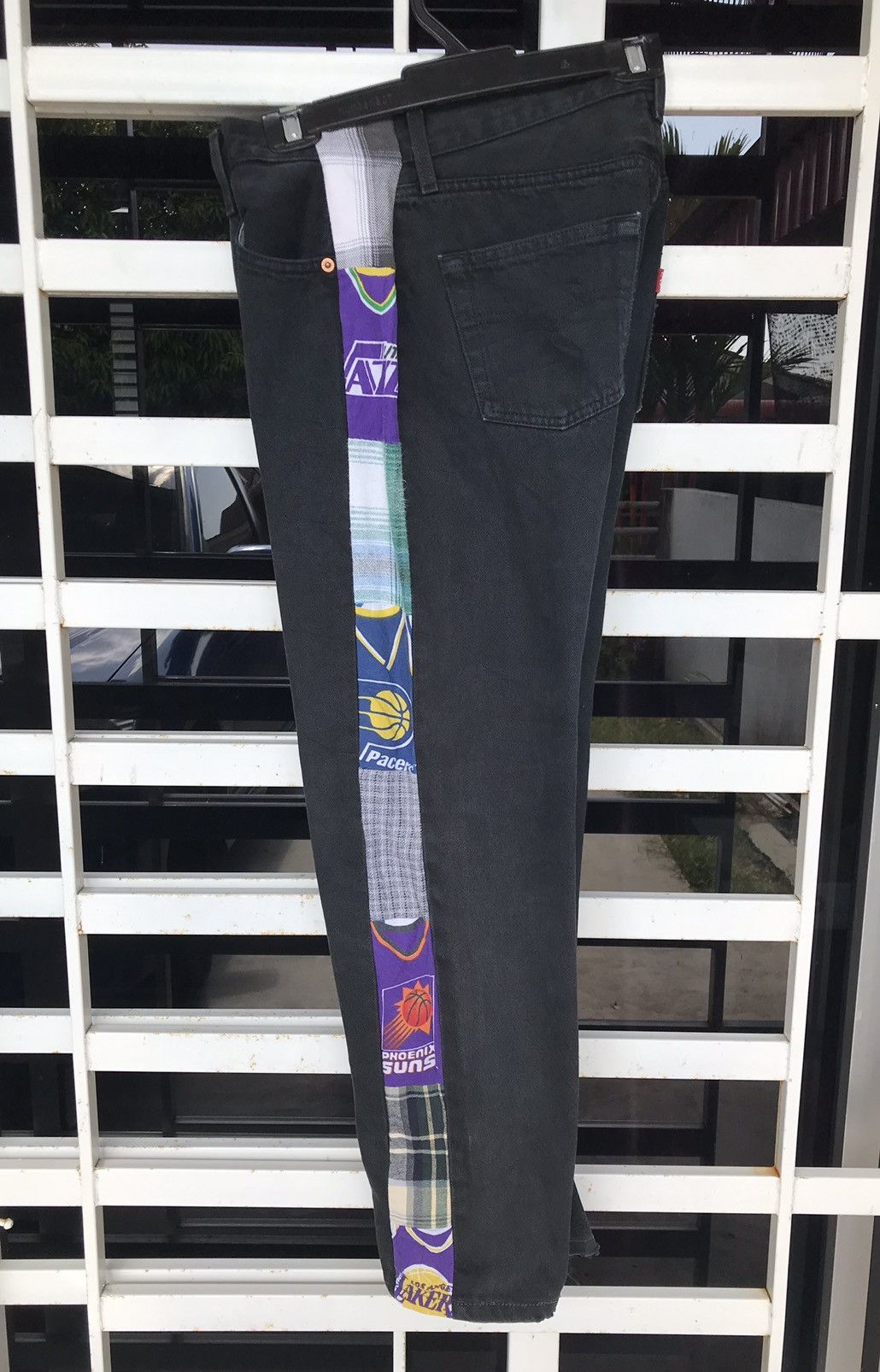 Levi's Vintage Clothing × NBA Vtg Levi’s 501 Super Black Custom Denim L.A Lakes Size 30 Size US 30 / EU 46 - 6 Thumbnail