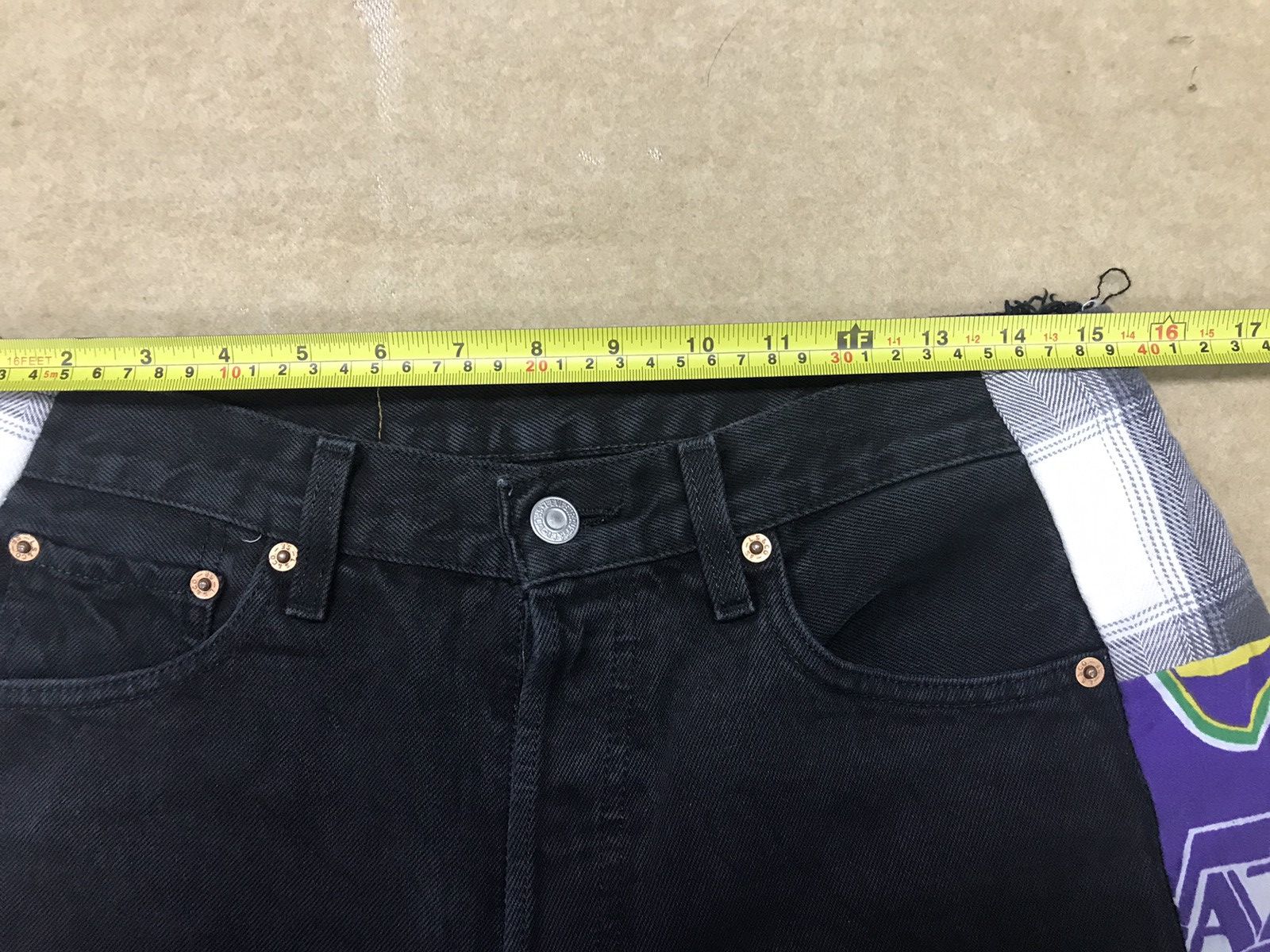 Levi's Vintage Clothing × NBA Vtg Levi’s 501 Super Black Custom Denim L.A Lakes Size 30 Size US 30 / EU 46 - 14 Thumbnail