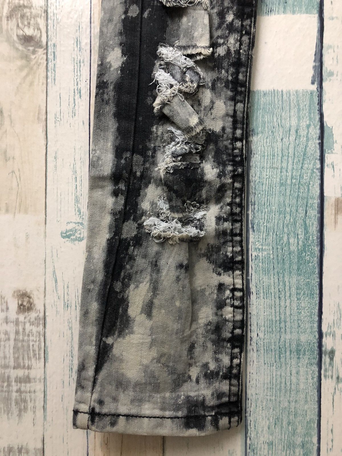 20471120 × Japanese Brand Works Japan Distressed bleach Size US 30 / EU 46 - 7 Thumbnail