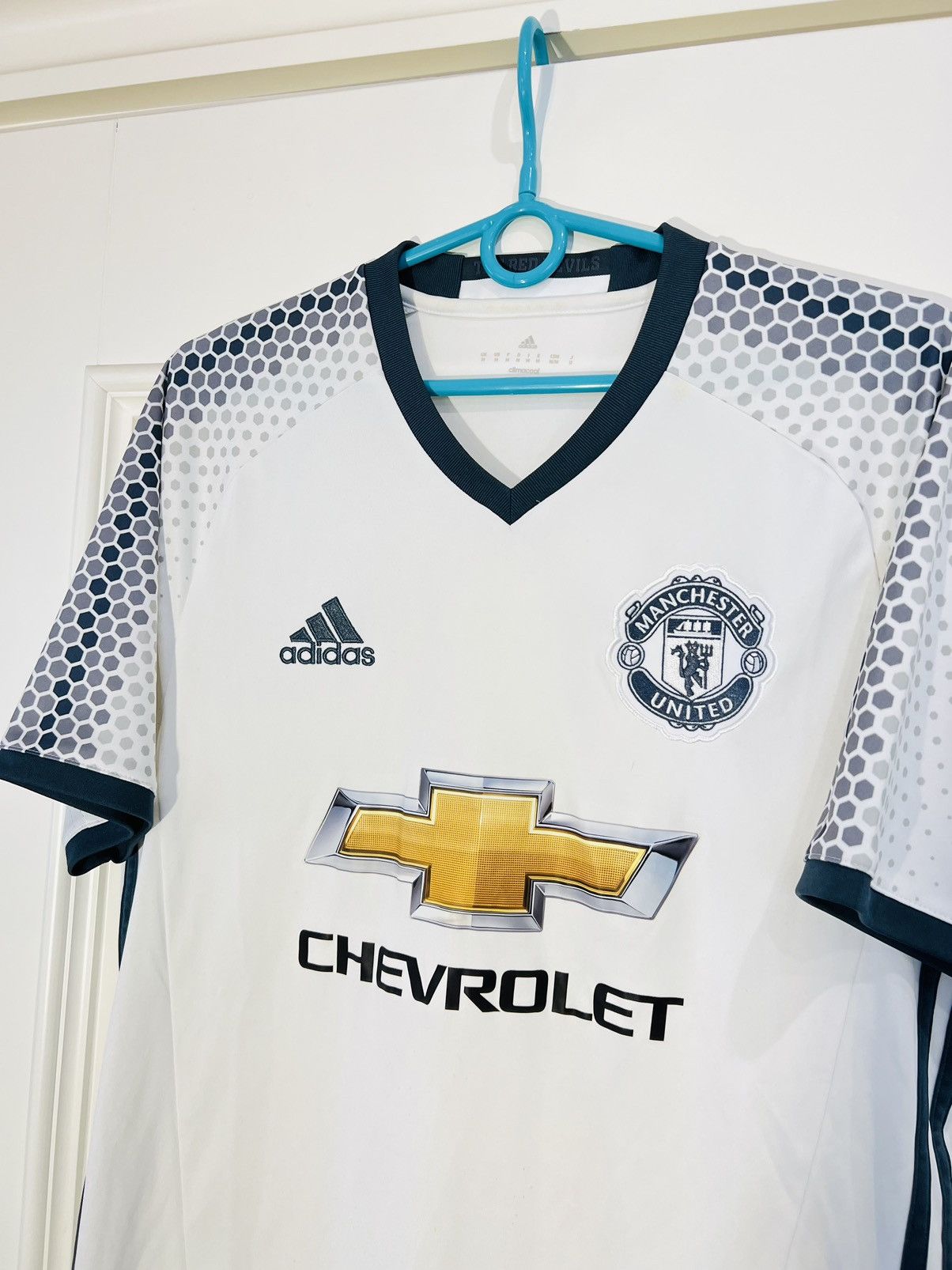 Adidas × Vintage Manchester adidas United jersey vintage retro 90s soccer Size US M / EU 48-50 / 2 - 6 Thumbnail