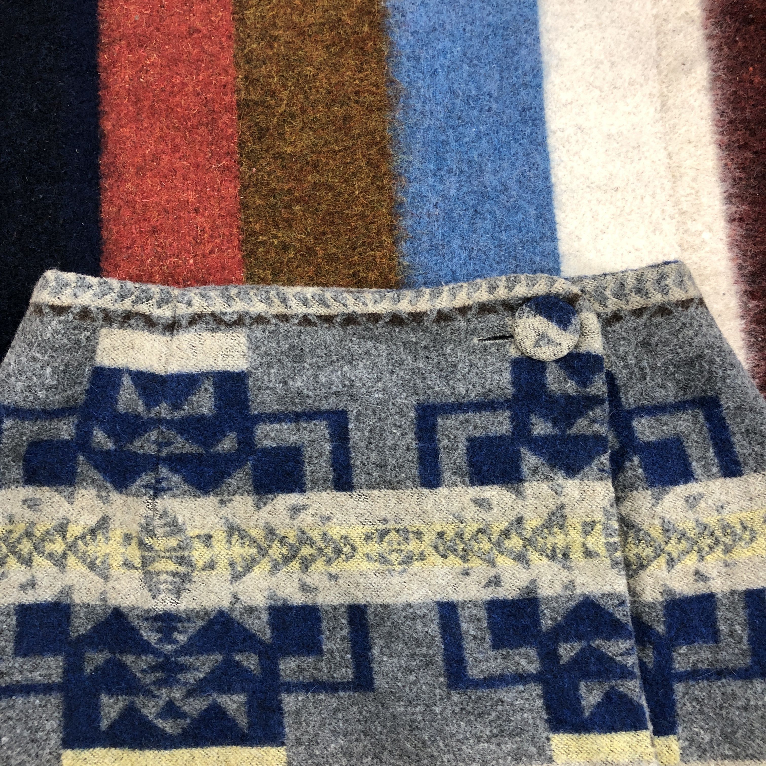 Japanese Brand LE VENT DE VERT Wool Mini Skirt #0444/S Size 26" / US 2 / IT 38 - 3 Thumbnail