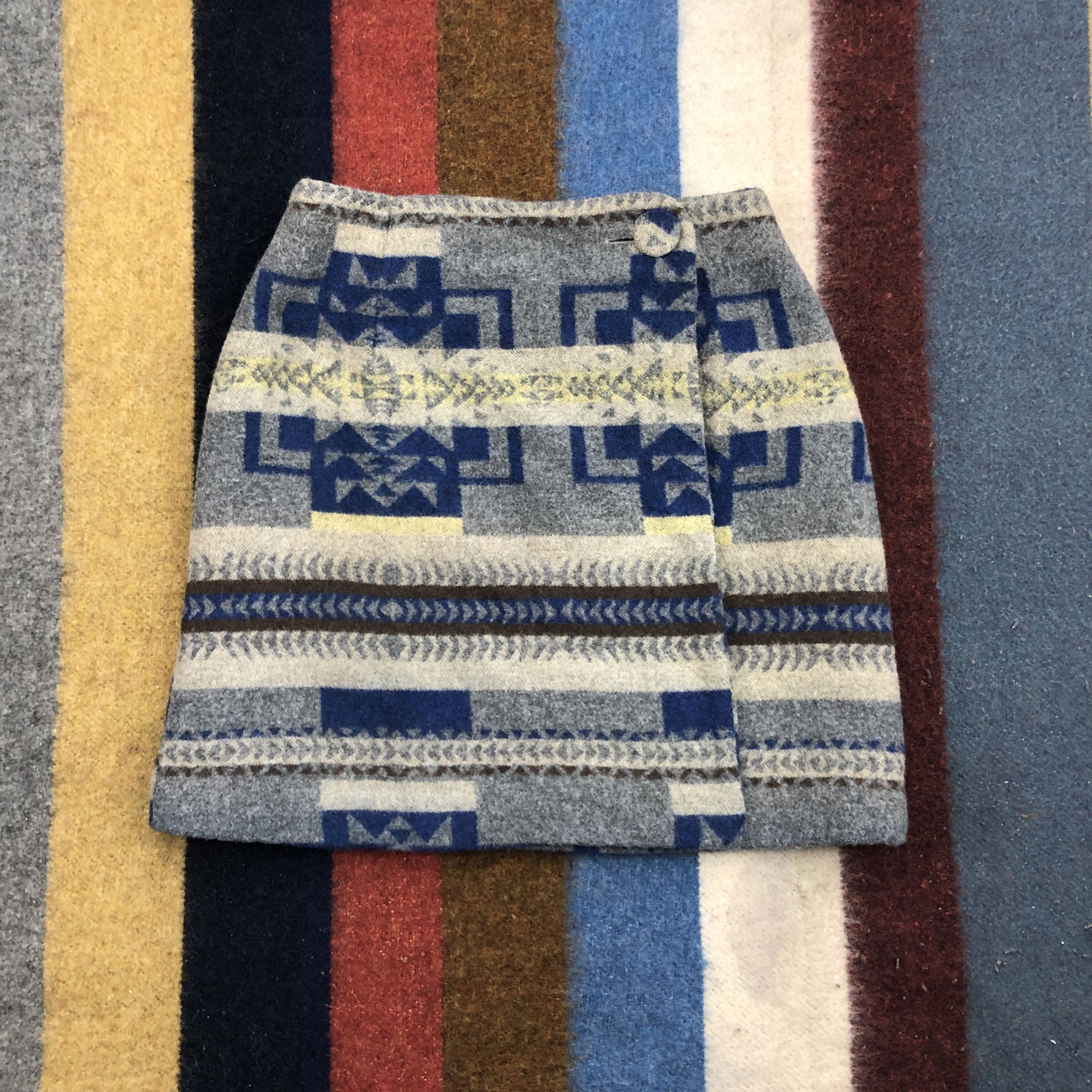 Japanese Brand LE VENT DE VERT Wool Mini Skirt #0444/S Size 26" / US 2 / IT 38 - 1 Thumbnail