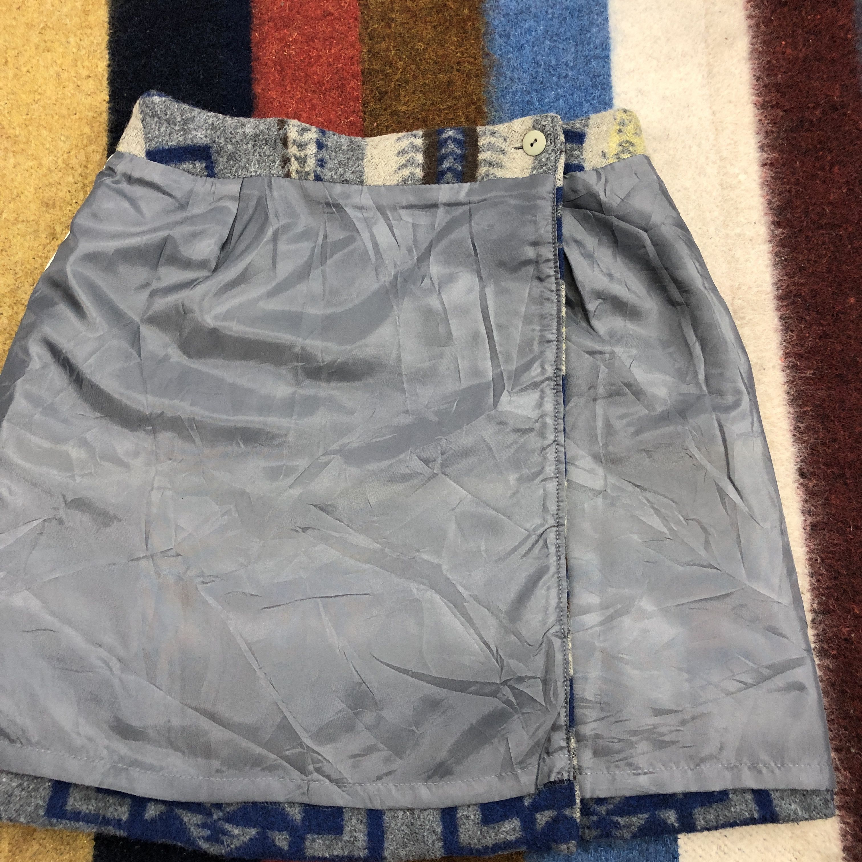 Japanese Brand LE VENT DE VERT Wool Mini Skirt #0444/S Size 26" / US 2 / IT 38 - 9 Thumbnail