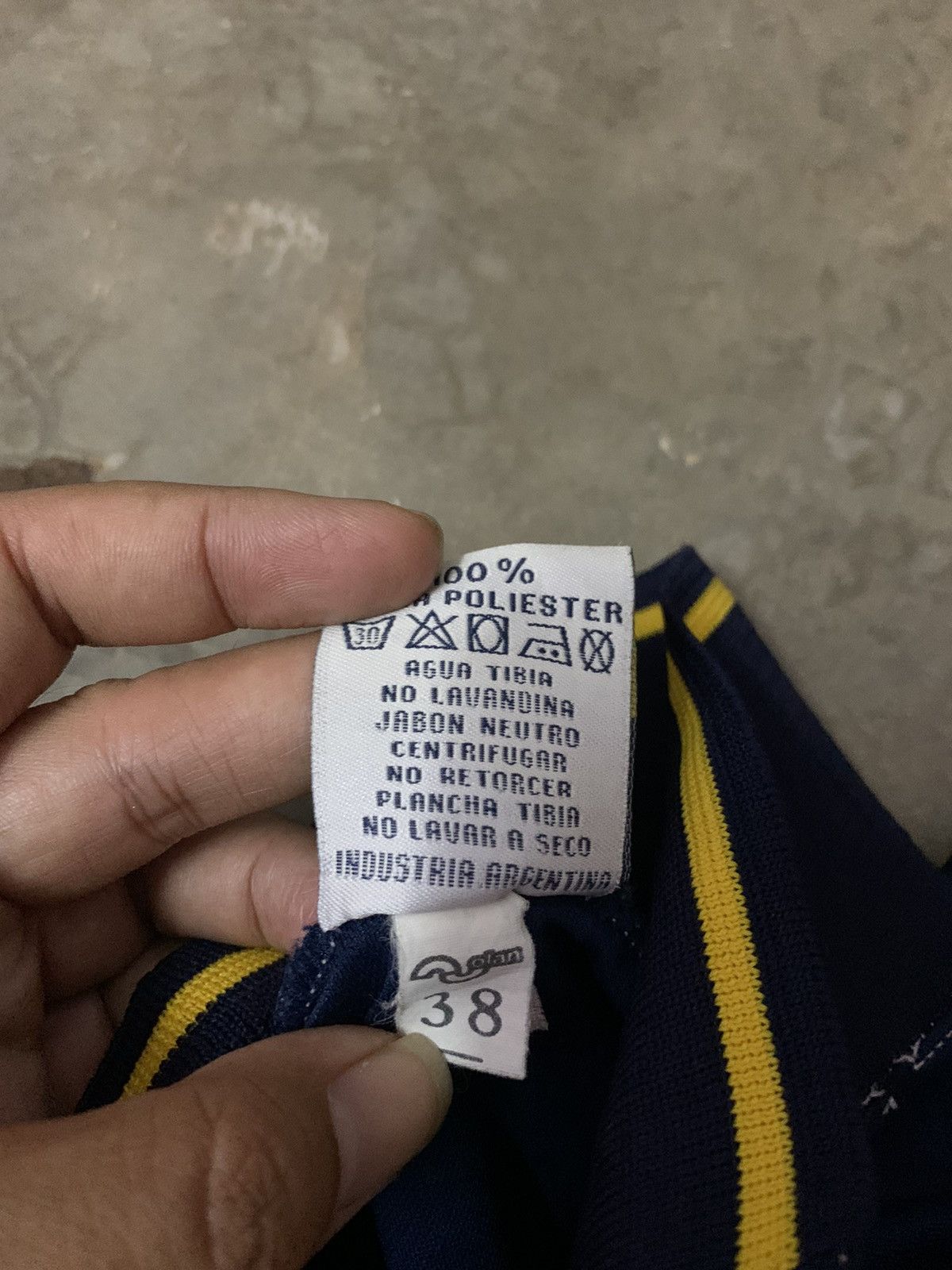Vintage Vintage 1992-1995 Boca Juniors Home Jersey Size US L / EU 52-54 / 3 - 6 Thumbnail