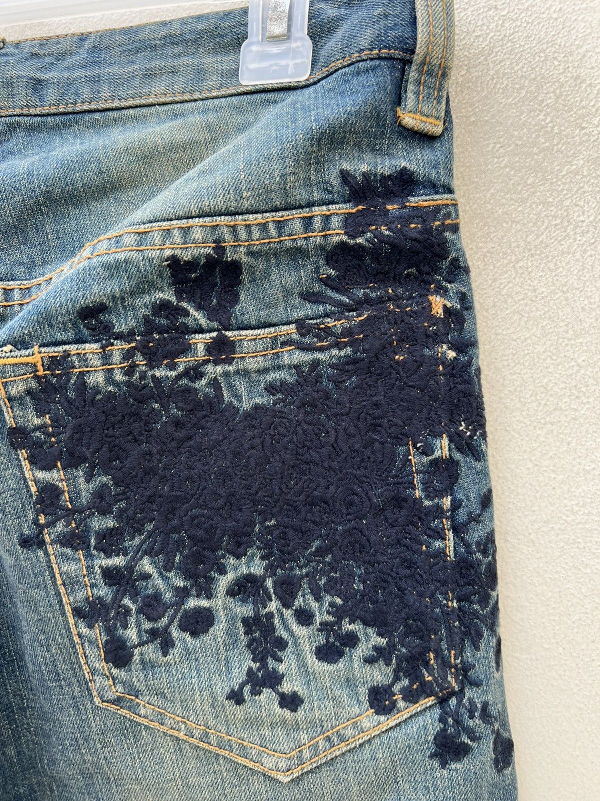 Designer SUPER HAKKA JAPAN Embroidery Black Flowers Denim Jeans Size US 29 - 18 Thumbnail