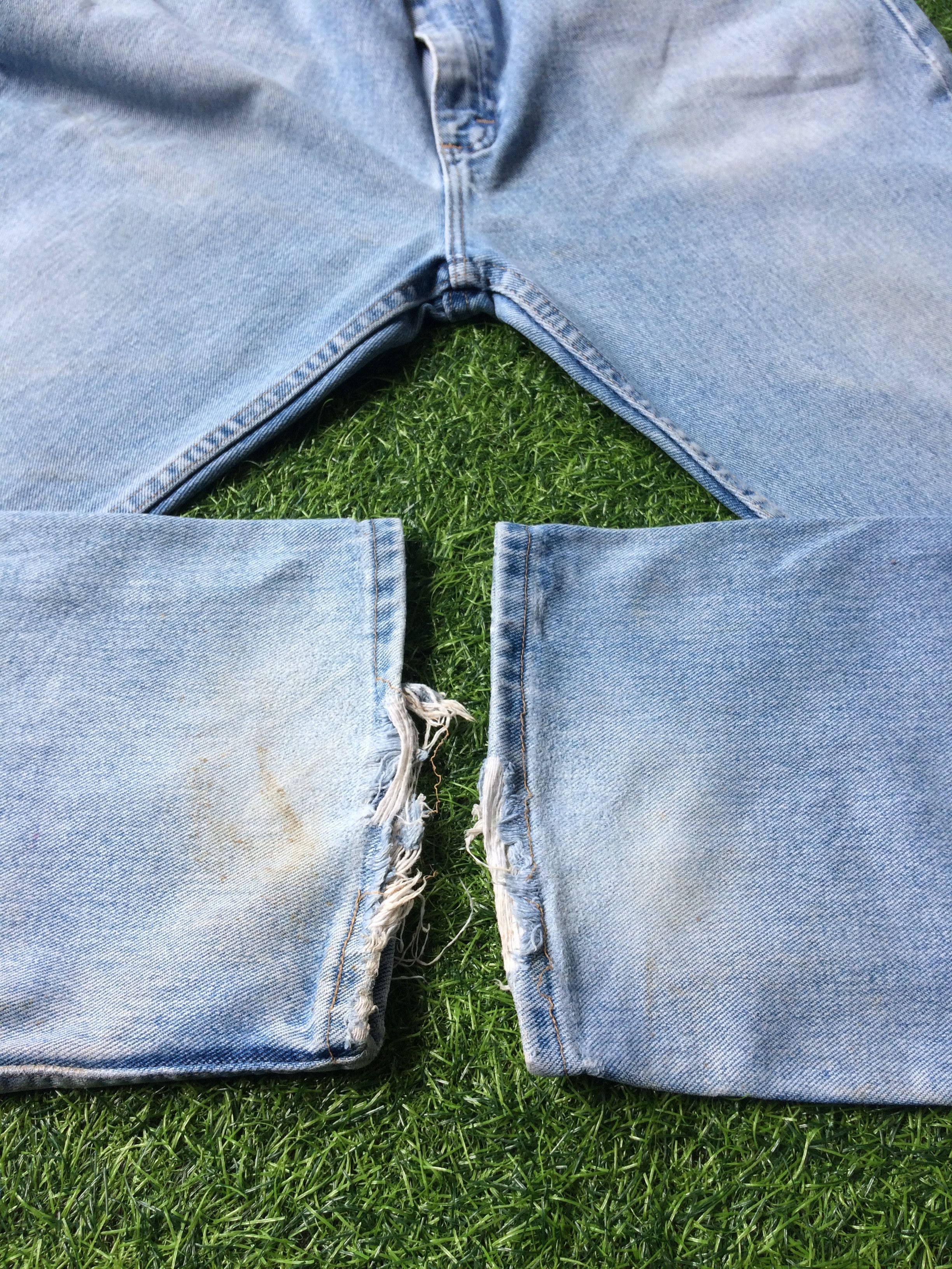 Vintage Vintage Light Wash Distressed Jeans #B-460 Size US 33 - 6 Thumbnail