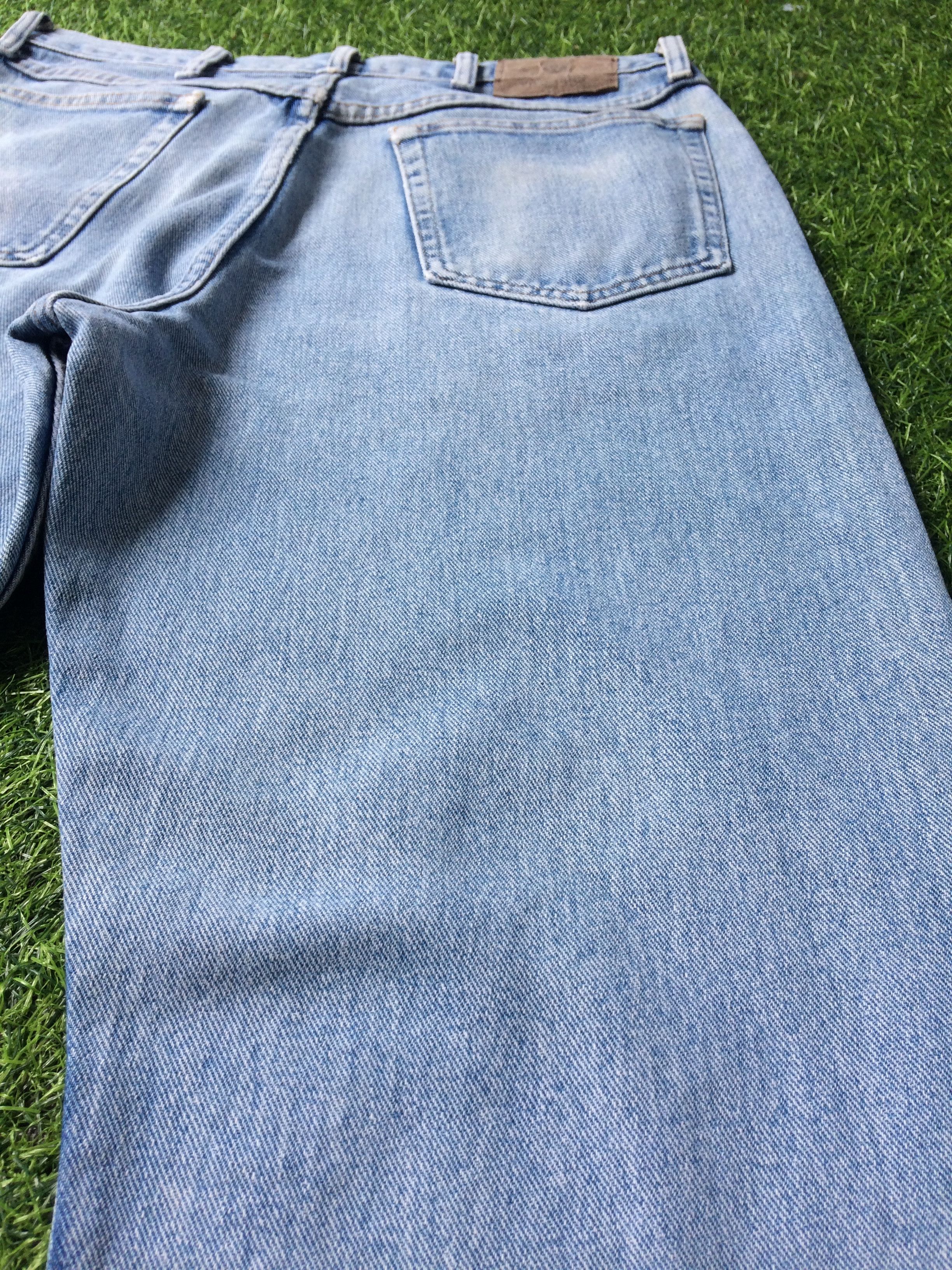 Vintage Vintage Light Wash Distressed Jeans #B-460 Size US 33 - 7 Thumbnail