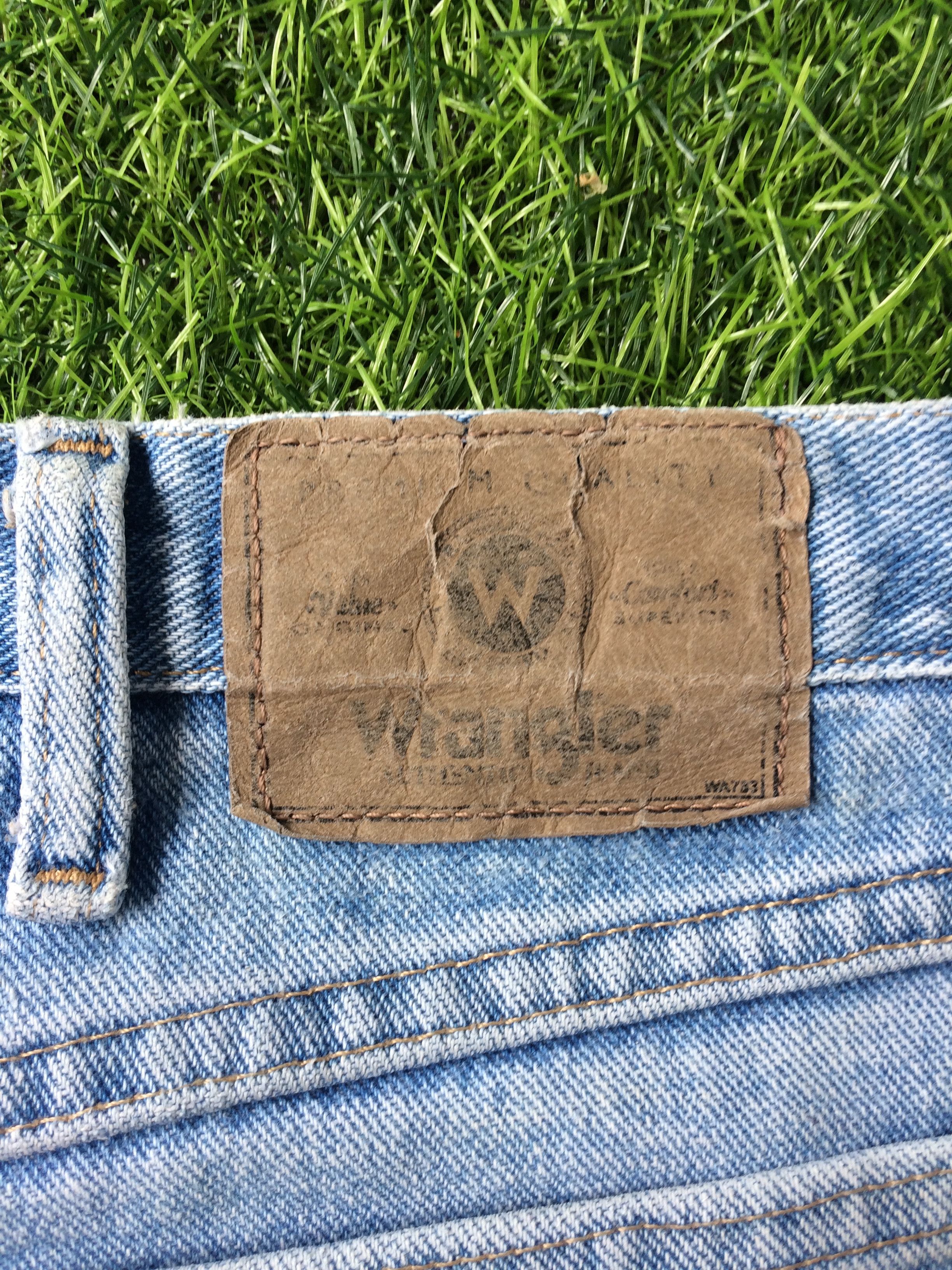 Vintage Vintage Light Wash Distressed Jeans #B-460 Size US 33 - 9 Thumbnail
