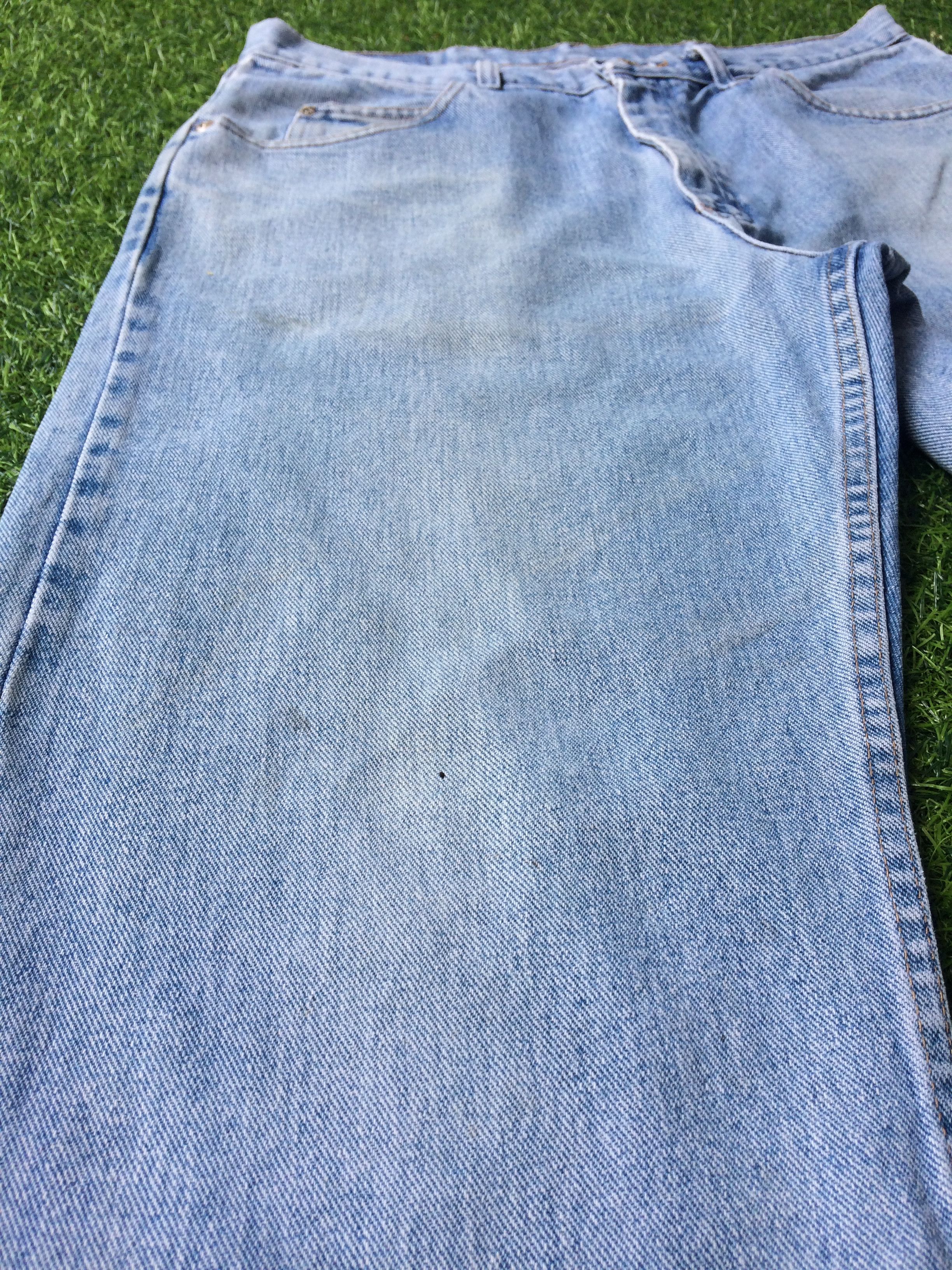 Vintage Vintage Light Wash Distressed Jeans #B-460 Size US 33 - 5 Thumbnail