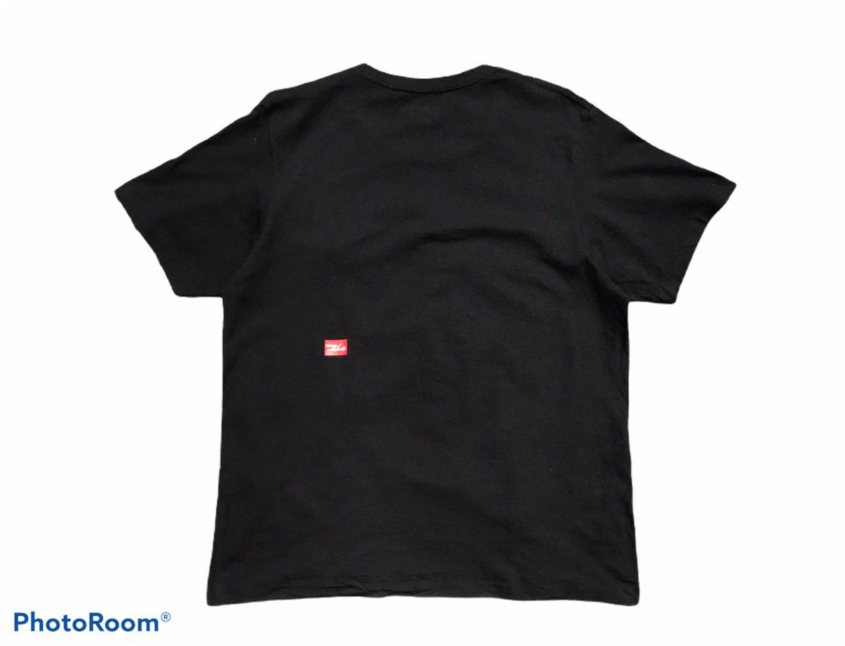 Futura × Japanese Brand × Uniqlo Uniqlo x Futura Abstract Expressionist Graphic Tee Size US XL / EU 56 / 4 - 2 Thumbnail