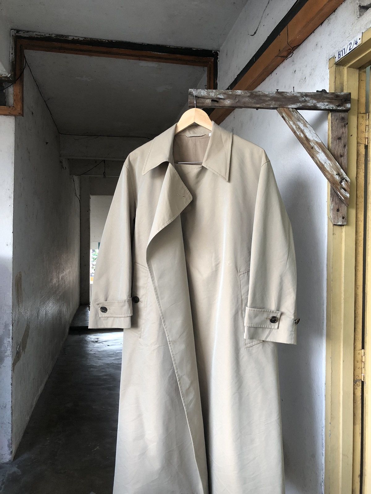 Lemaire × Uniqlo Uniqlo U Oversized Trench Coat Beige Tan Brown Lemaire Size US S / EU 44-46 / 1 - 6 Thumbnail