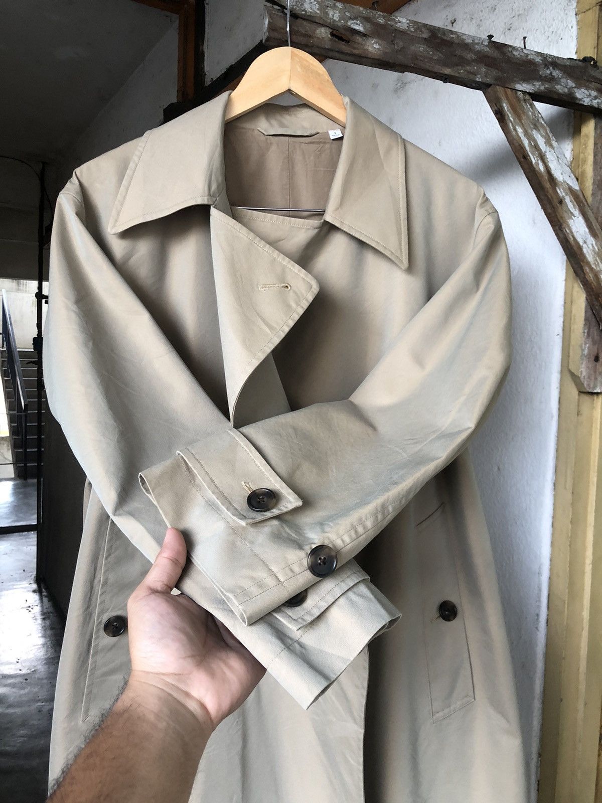 Lemaire × Uniqlo Uniqlo U Oversized Trench Coat Beige Tan Brown Lemaire Size US S / EU 44-46 / 1 - 17 Thumbnail