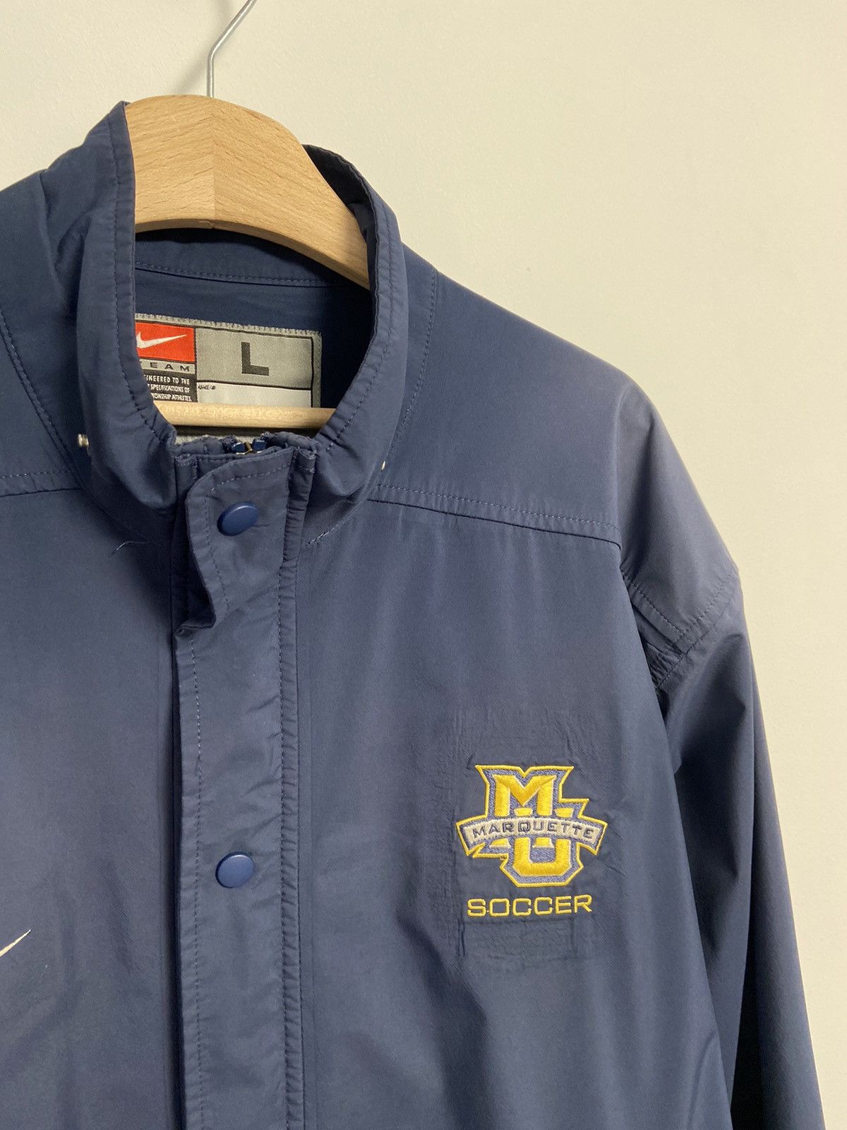 Vintage Nike Marquette Soccer Vintage Jacket Size US L / EU 52-54 / 3 - 8 Thumbnail