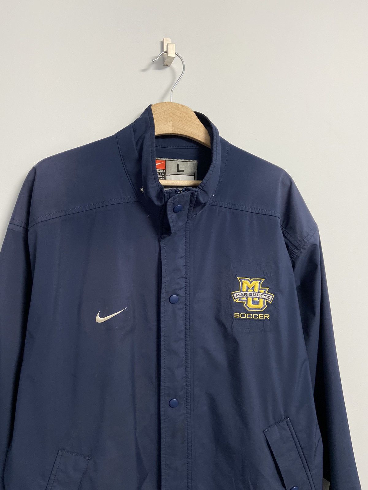 Vintage Nike Marquette Soccer Vintage Jacket Size US L / EU 52-54 / 3 - 2 Thumbnail