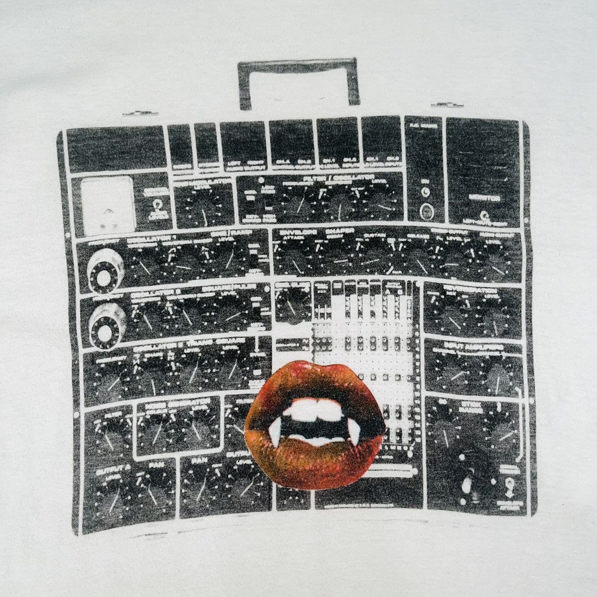 Jun Takahashi × Undercover Undercover Radio Lips 2000s Undercoverism Rebel T Shirt Size US M / EU 48-50 / 2 - 4 Thumbnail