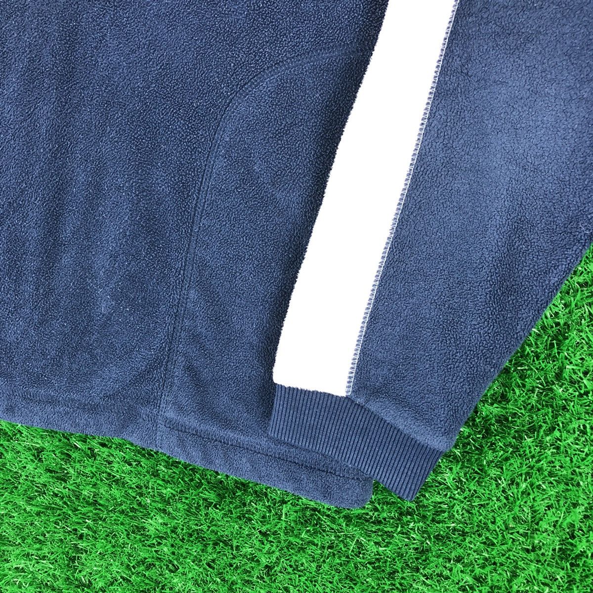 Nike Vintage Nike Big Swoosh Embroidered Fleece Long Sleeve Size US S / EU 44-46 / 1 - 3 Thumbnail