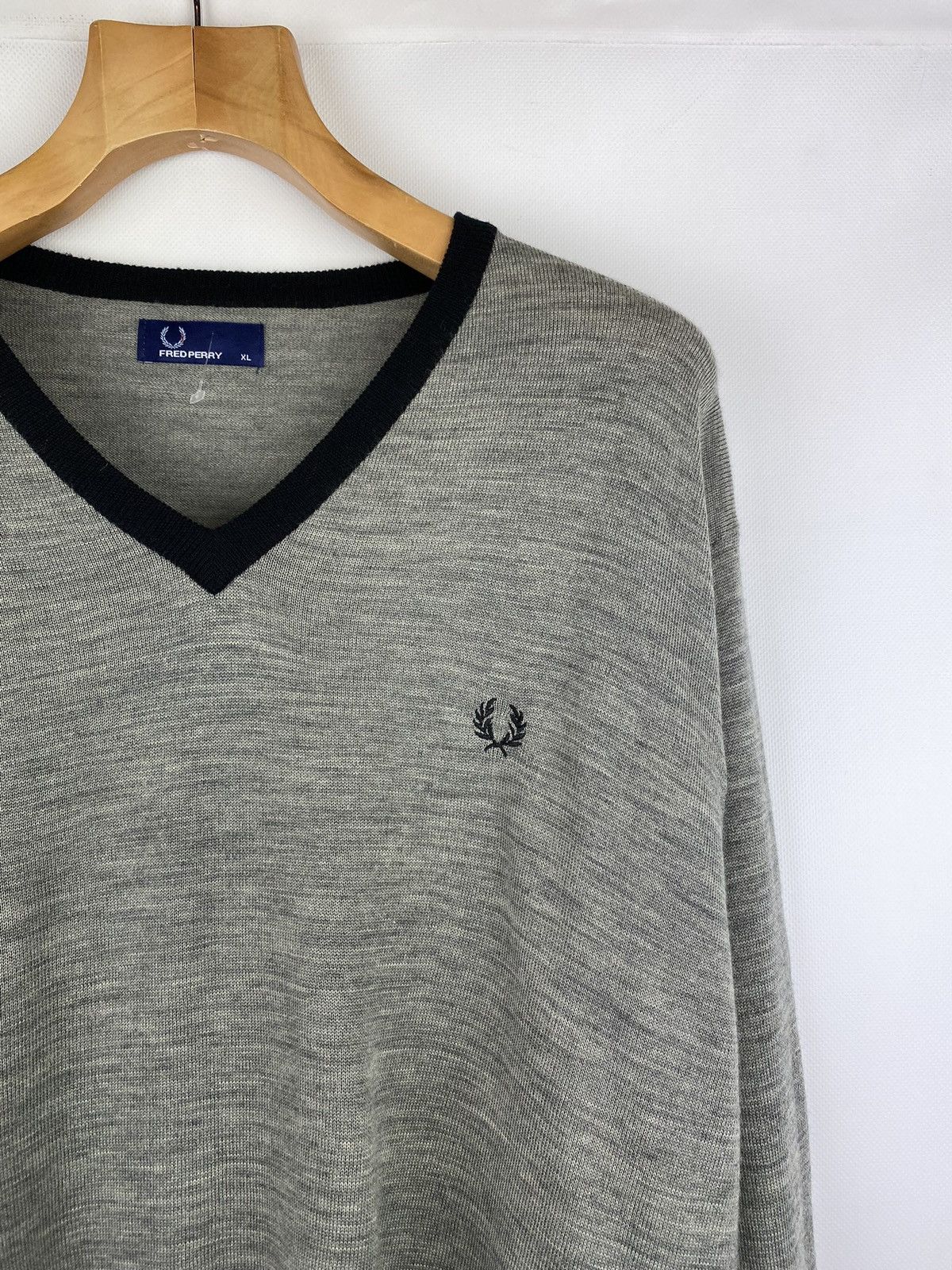 Fred Perry Fred Perry men’s wool v-neck sweater pullover size Xl gray Size US XL / EU 56 / 4 - 4 Thumbnail