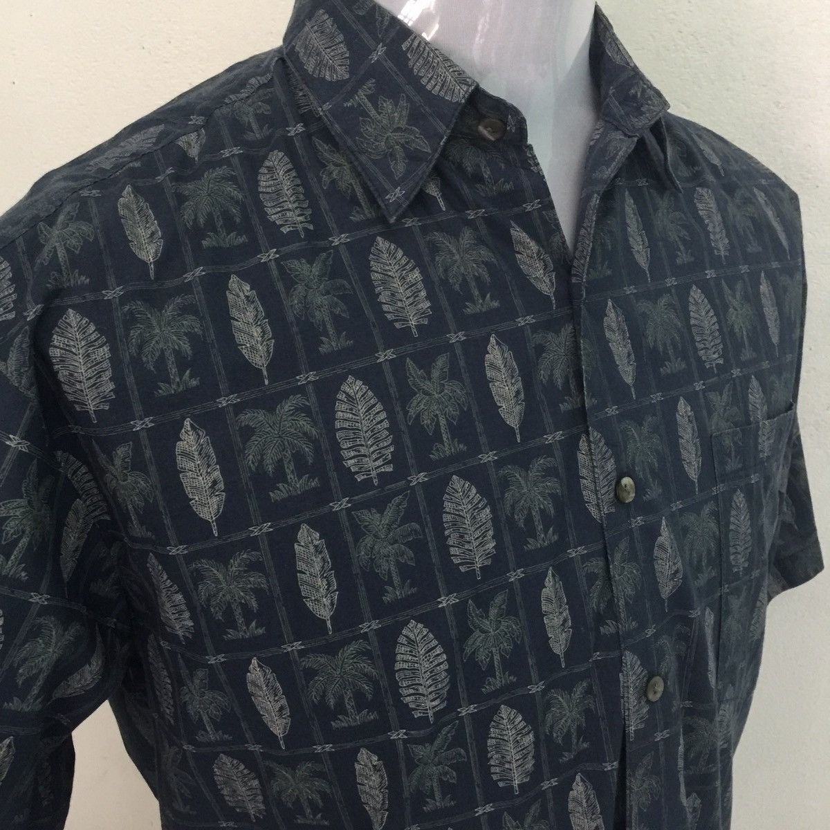 Other Tori Richard Great Hawaii Plant Design Size S Size US S / EU 44-46 / 1 - 6 Thumbnail