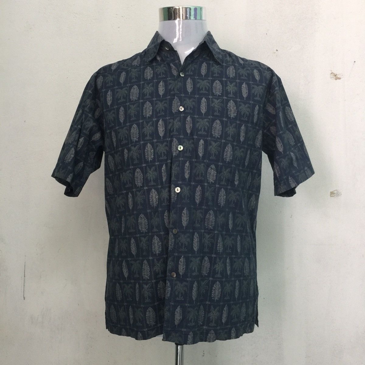 image of Hawaiian Shirt x Made In USA Tori Richard Great Hawaii Plant Design Size S, Men's
