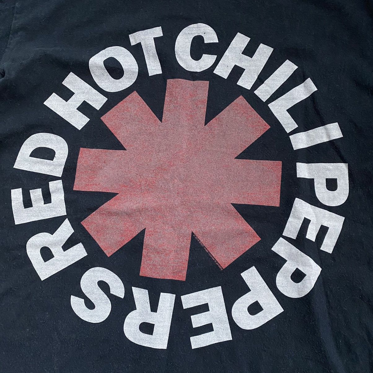 Band Tees VINTAGE RED HOT CHILLI PEPPERS FADED Y2K LICENSED T SHIRT Size US S / EU 44-46 / 1 - 2 Thumbnail
