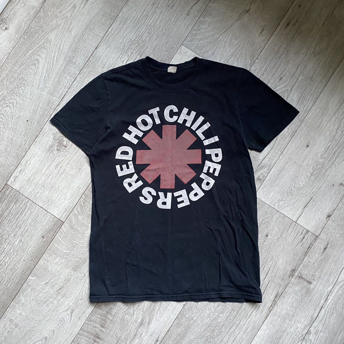 Band Tees VINTAGE RED HOT CHILLI PEPPERS FADED Y2K LICENSED T SHIRT Size US S / EU 44-46 / 1 - 1 Thumbnail