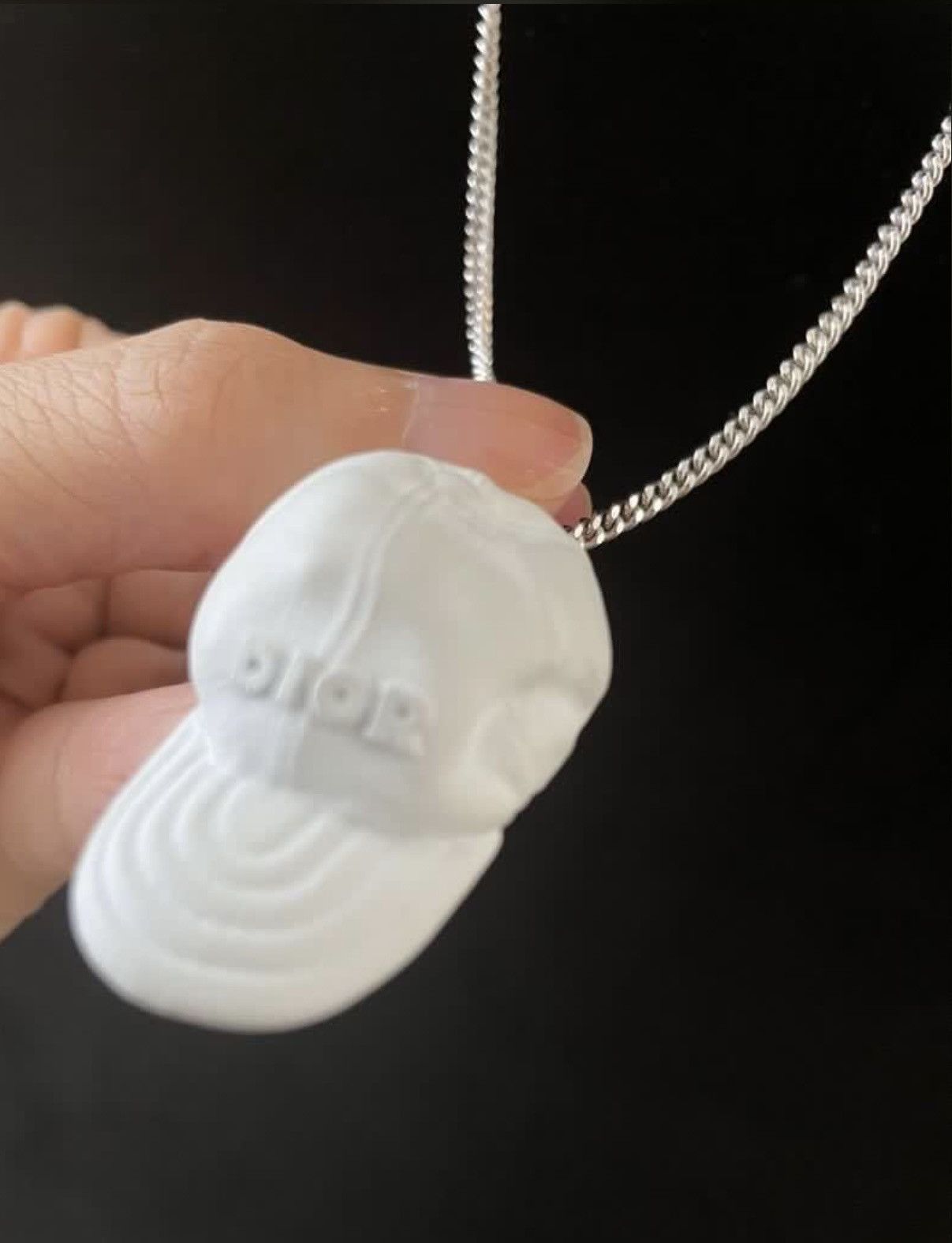 Daniel Arsham × Dior 🔥 Rare Dior x Daniel Arsham cap necklace Size ONE SIZE - 2 Thumbnail