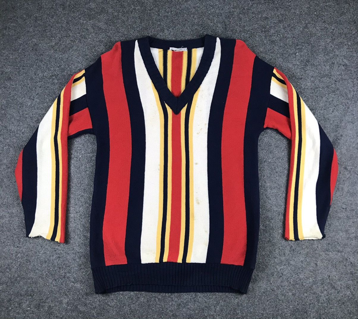 Vintage Rare design of knitwear inspired by coogi