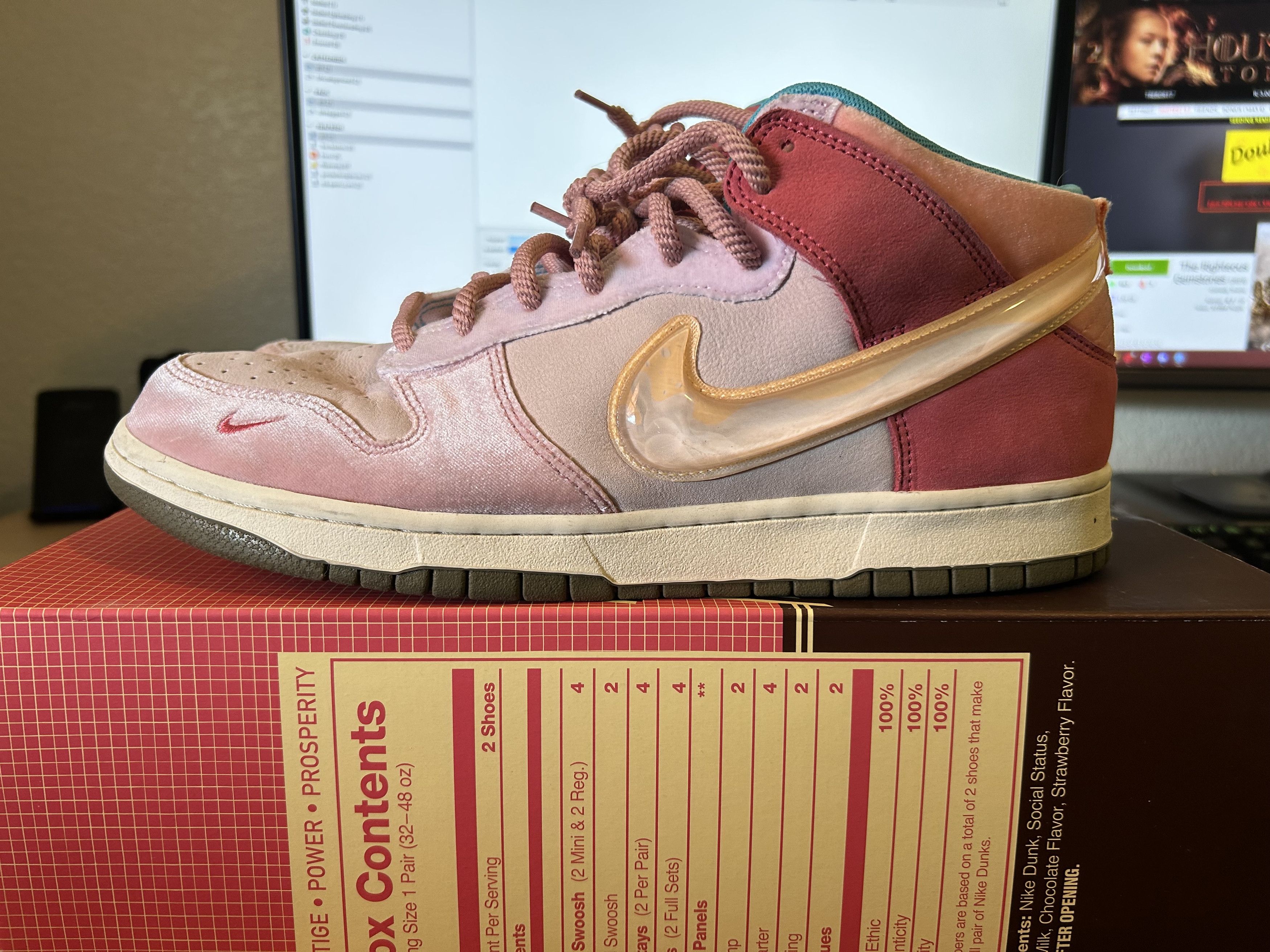Nike × Social Status Nike x Social Status Dunk Mid Strawberry Milk Size US 12.5 / EU 45-46 - 3 Thumbnail
