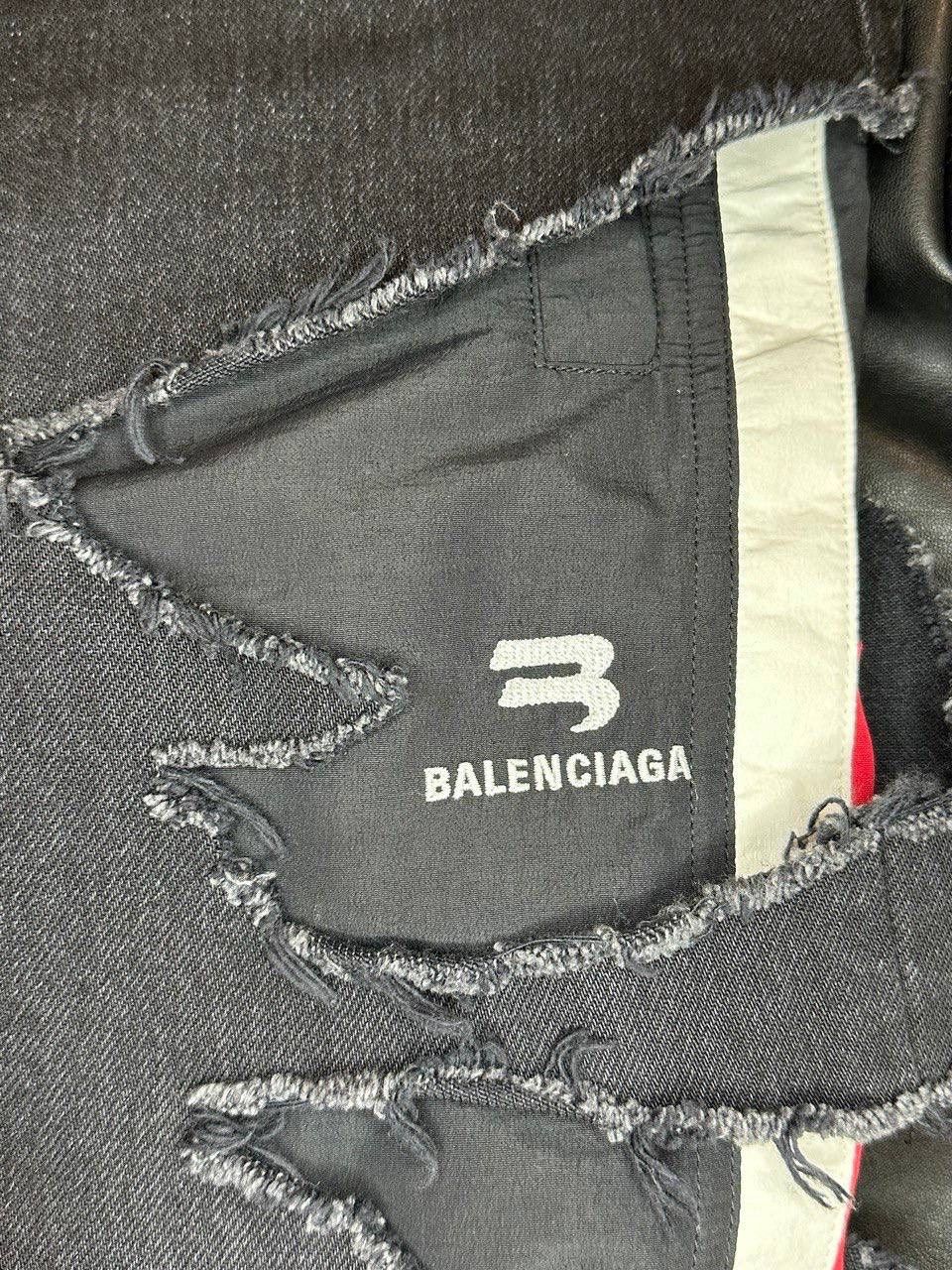 Balenciaga balenciaga distressed denim slashed Size US 27 - 4 Thumbnail