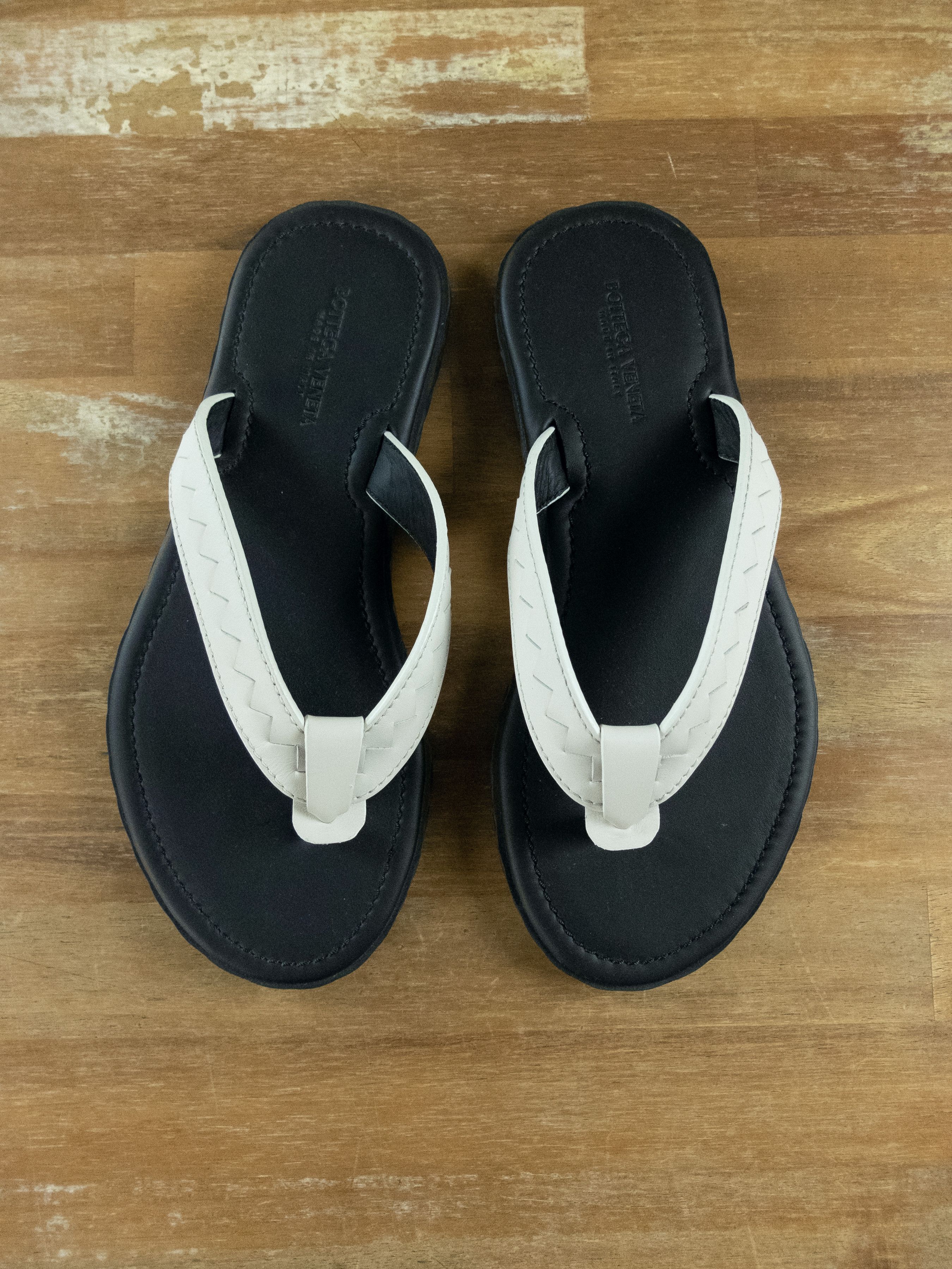 BOTTEGA VENETA white intrecciato leather flip flop sandals 9
