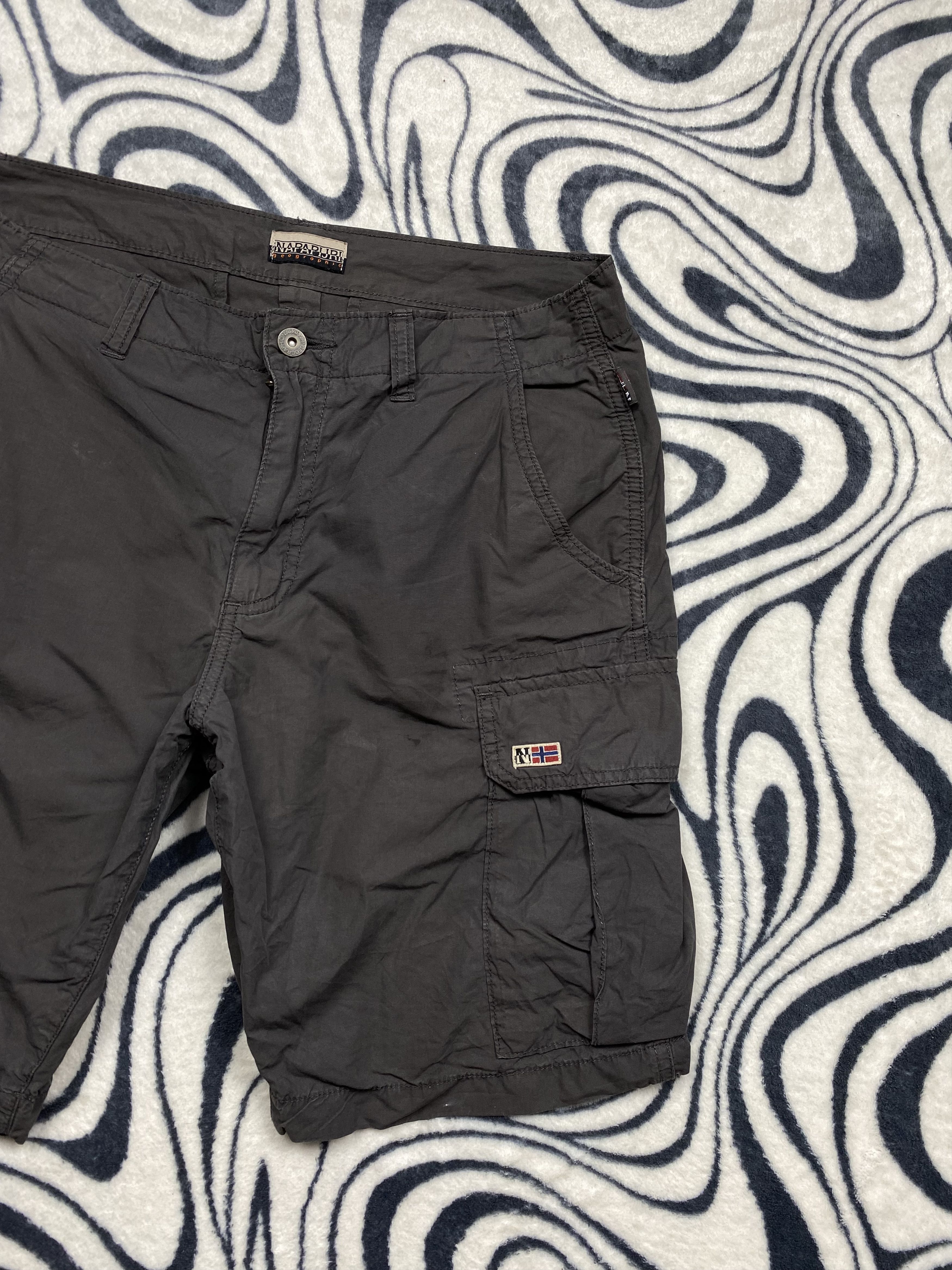 Napapijri × Vintage Napapijri Vintage Mens Cargo Shorts Y2K Size US 32 / EU 48 - 2 Thumbnail