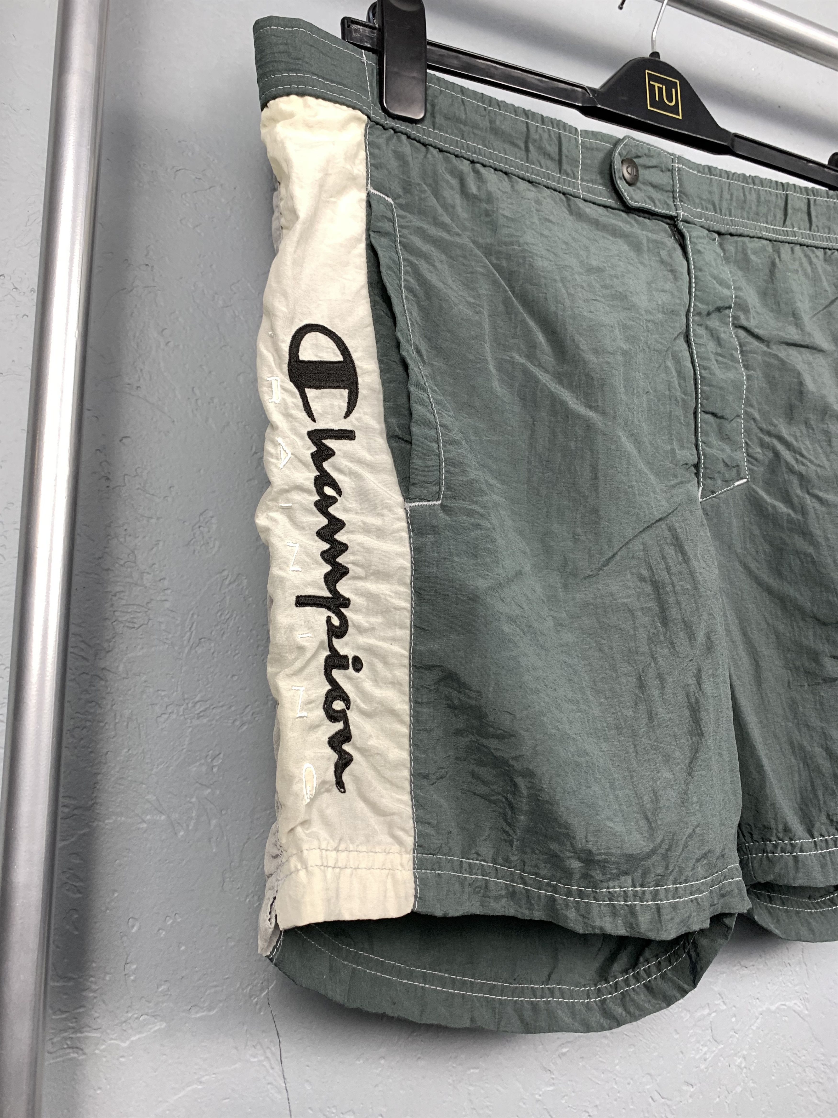 Champion × Vintage 90'S Vintage Champion Big Logo Shorts Size US 34 / EU 50 - 3 Thumbnail