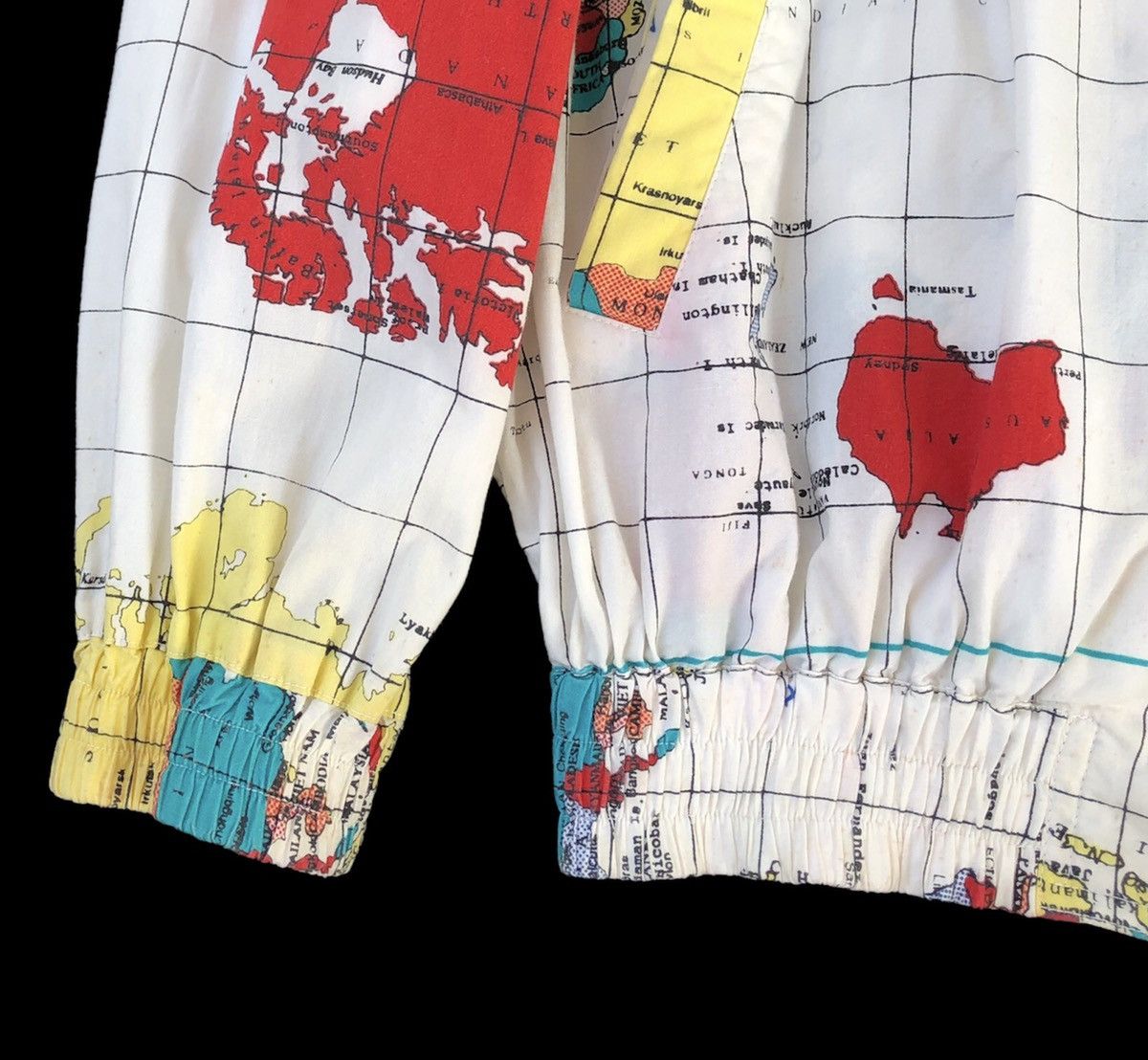 Hai Sporting Gear VTG Hai Sporting Gear Full Printed World Map Bomber Jacket Size US M / EU 48-50 / 2 - 9 Thumbnail