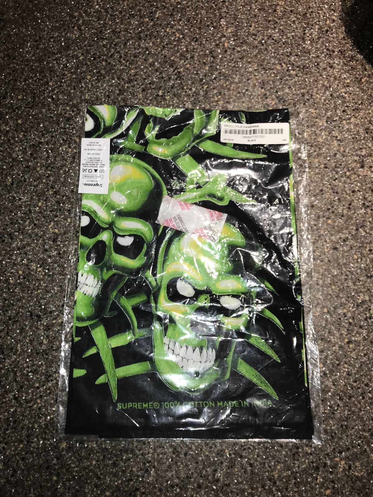 Supreme Skull Pile Bandana Green