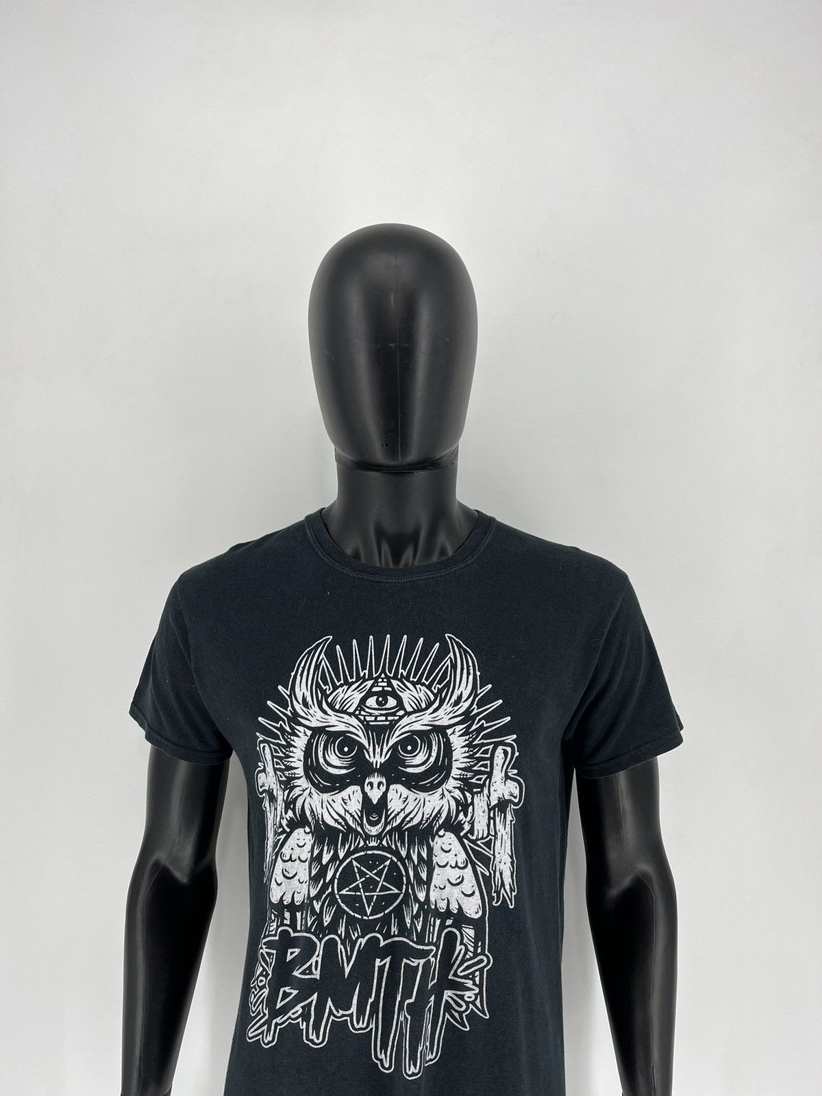 Band Tees Mens Vintage Y2K T Shirt Bring Me The Horizon Size M Size US M / EU 48-50 / 2 - 1 Thumbnail