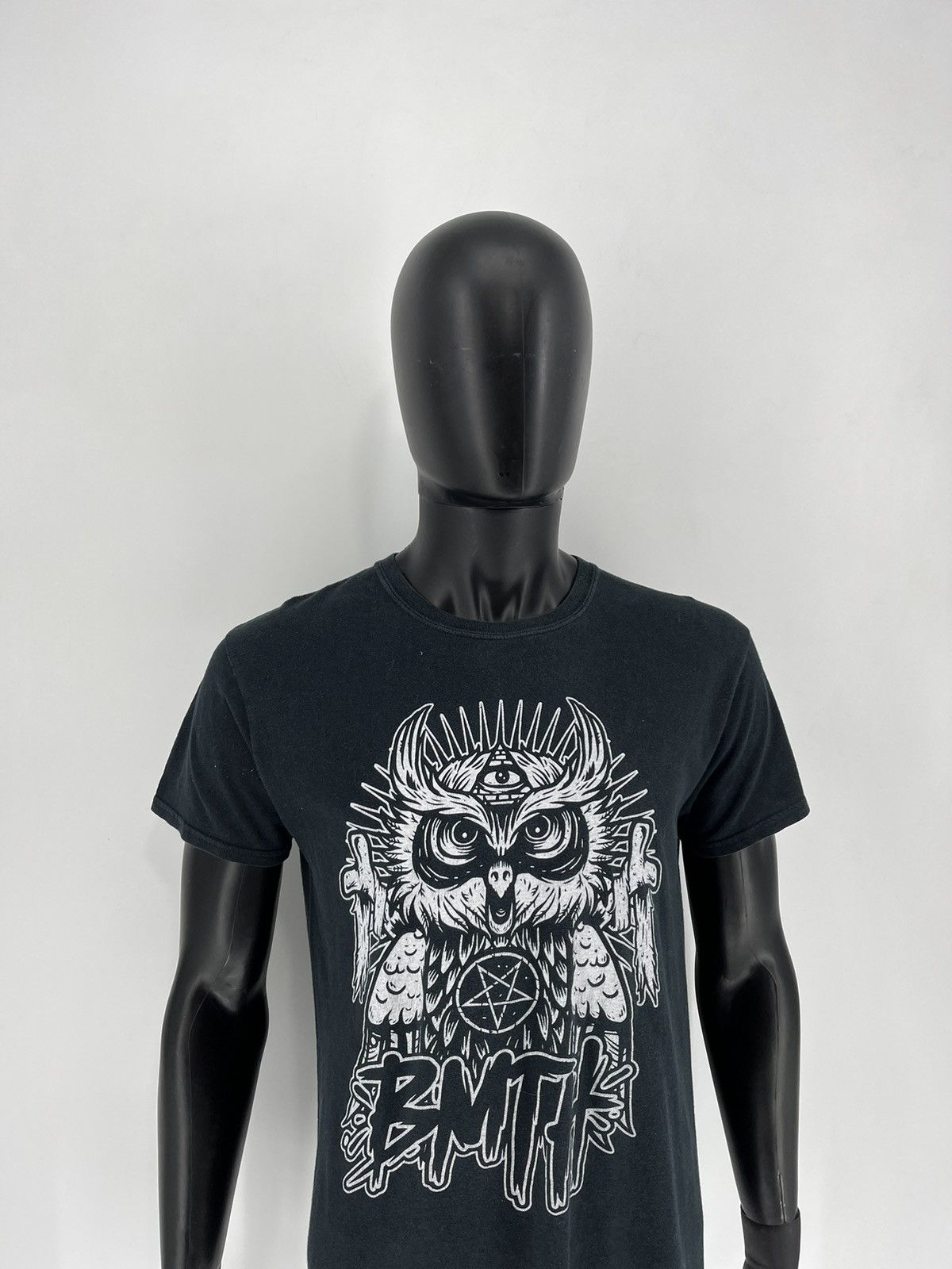 Band Tees Mens Vintage Y2K T Shirt Bring Me The Horizon Size M Size US M / EU 48-50 / 2 - 3 Thumbnail